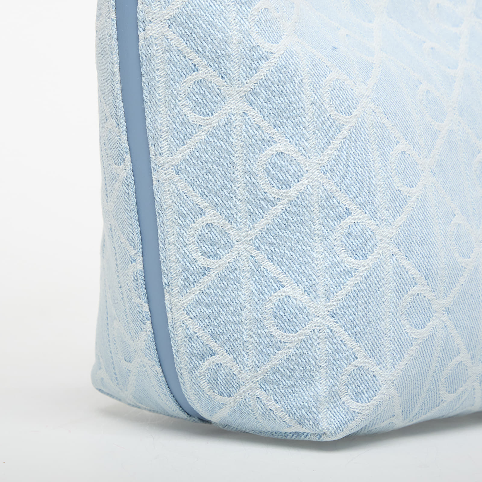 Torby przez ramię Calvin Klein Emblem Aop Denim Bucket Blue