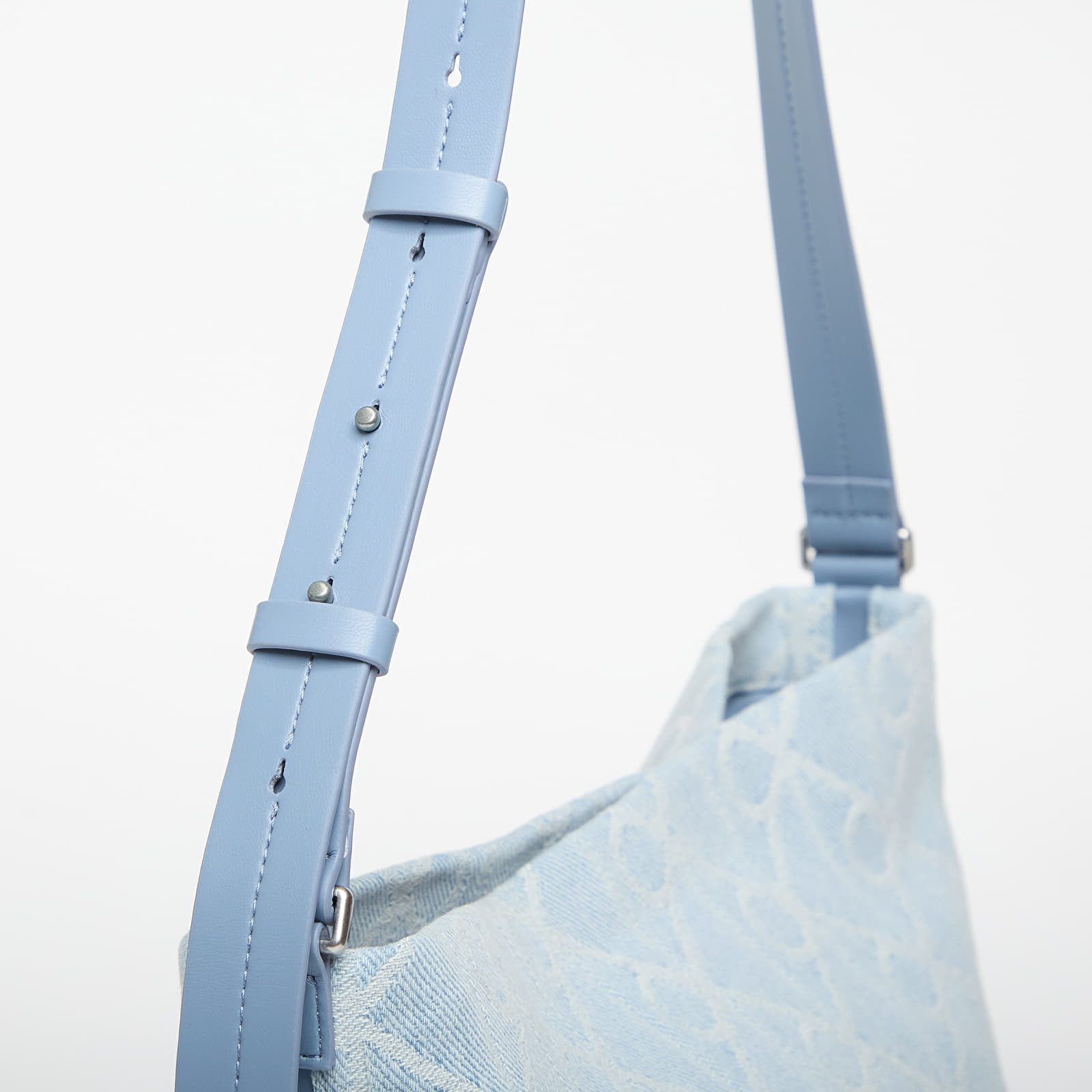 Torby przez ramię Calvin Klein Emblem Aop Denim Bucket Blue