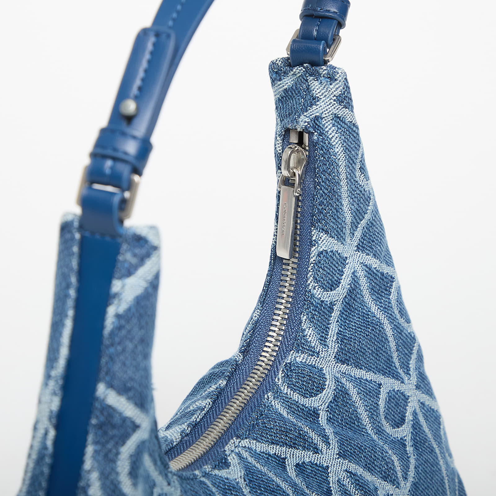 Torby przez ramię Calvin Klein Emblem Aop Denim Sho Blue