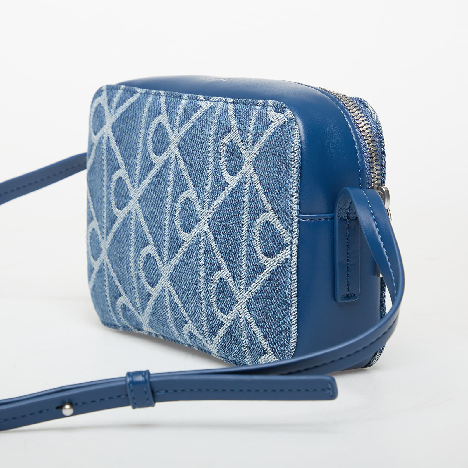 Torby przez ramię Calvin Klein Emblem Aop Denim Cam Blue