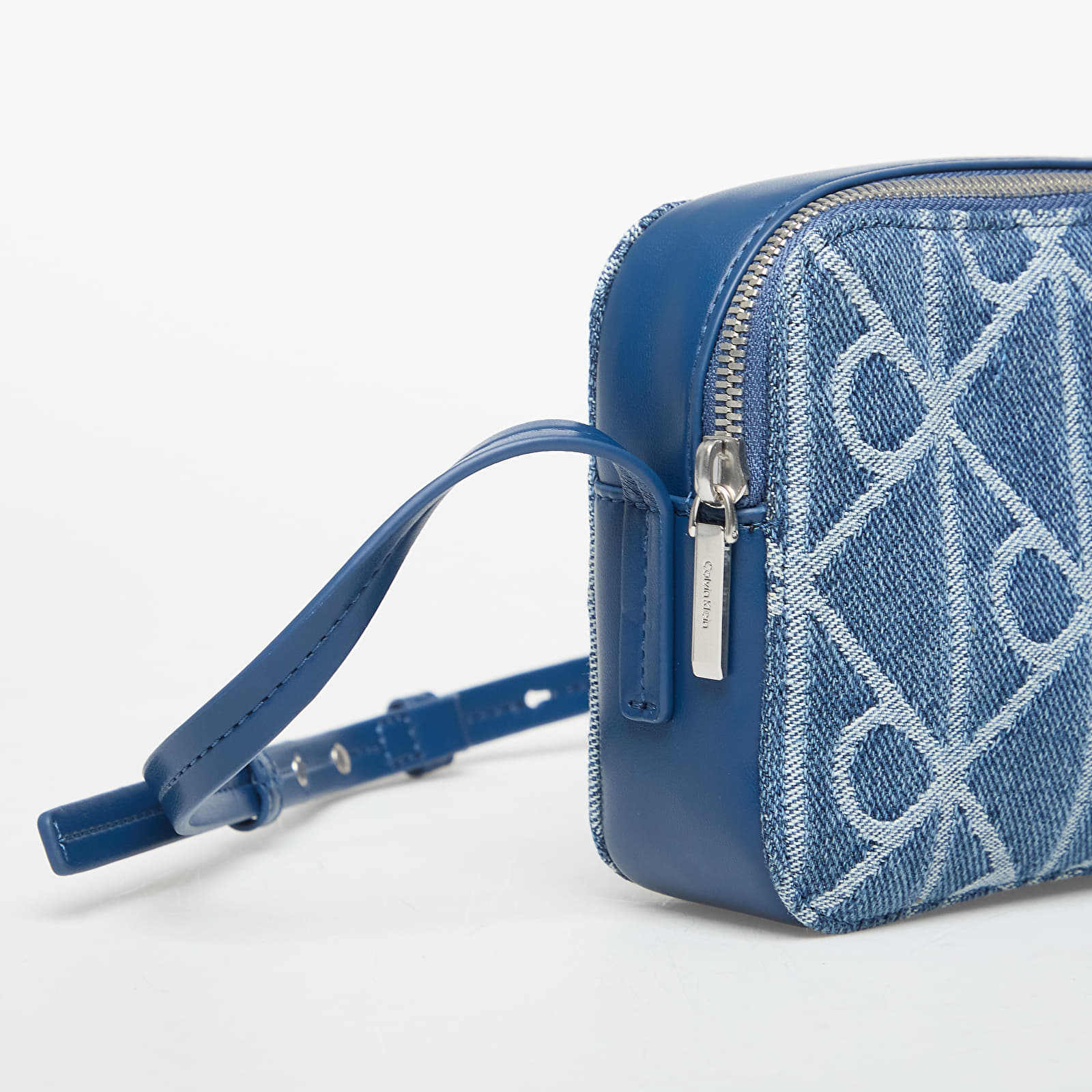 Torby przez ramię Calvin Klein Emblem Aop Denim Cam Blue