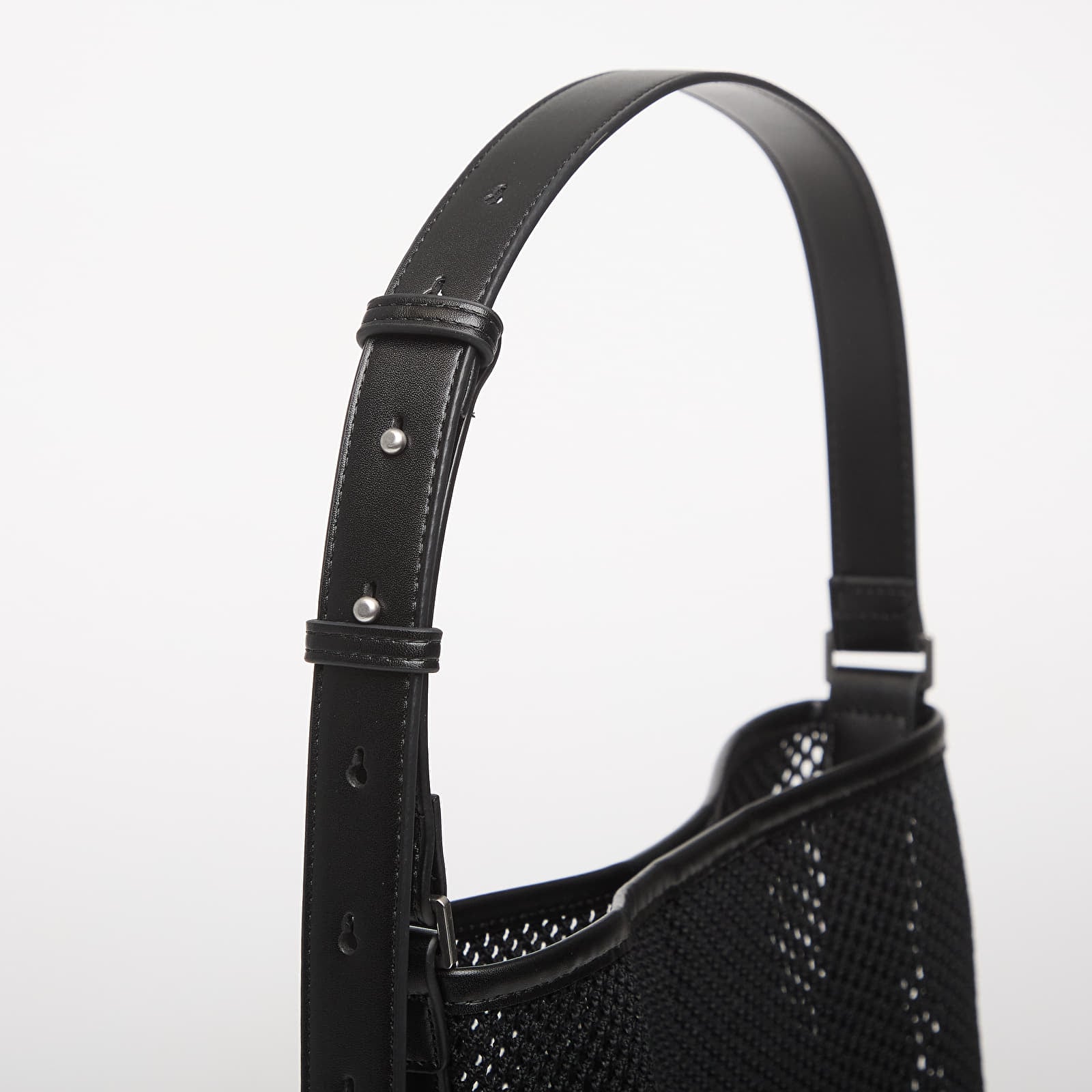 Torby przez ramię Calvin Klein Emblem Mesh Bucket Black