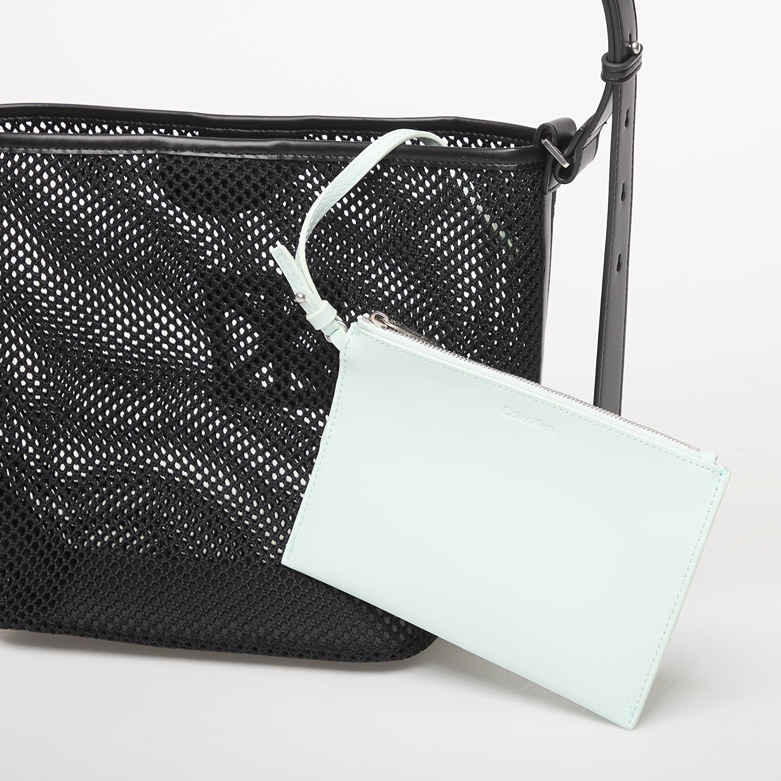 Torby przez ramię Calvin Klein Emblem Mesh Bucket Black