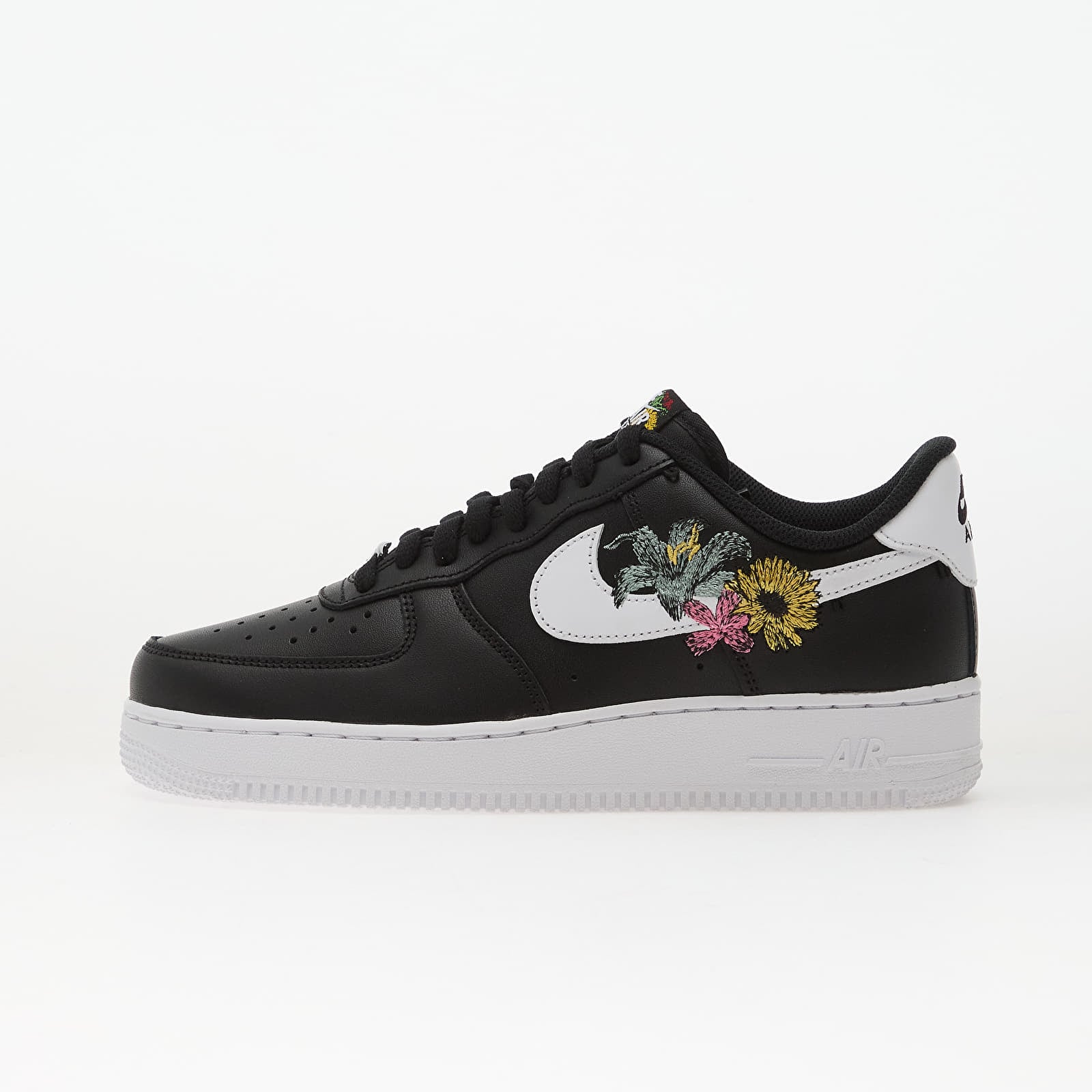 Moteriška avalynė Nike W Air Force 1 '07 Premium Black/ White-Metallic Gold-White