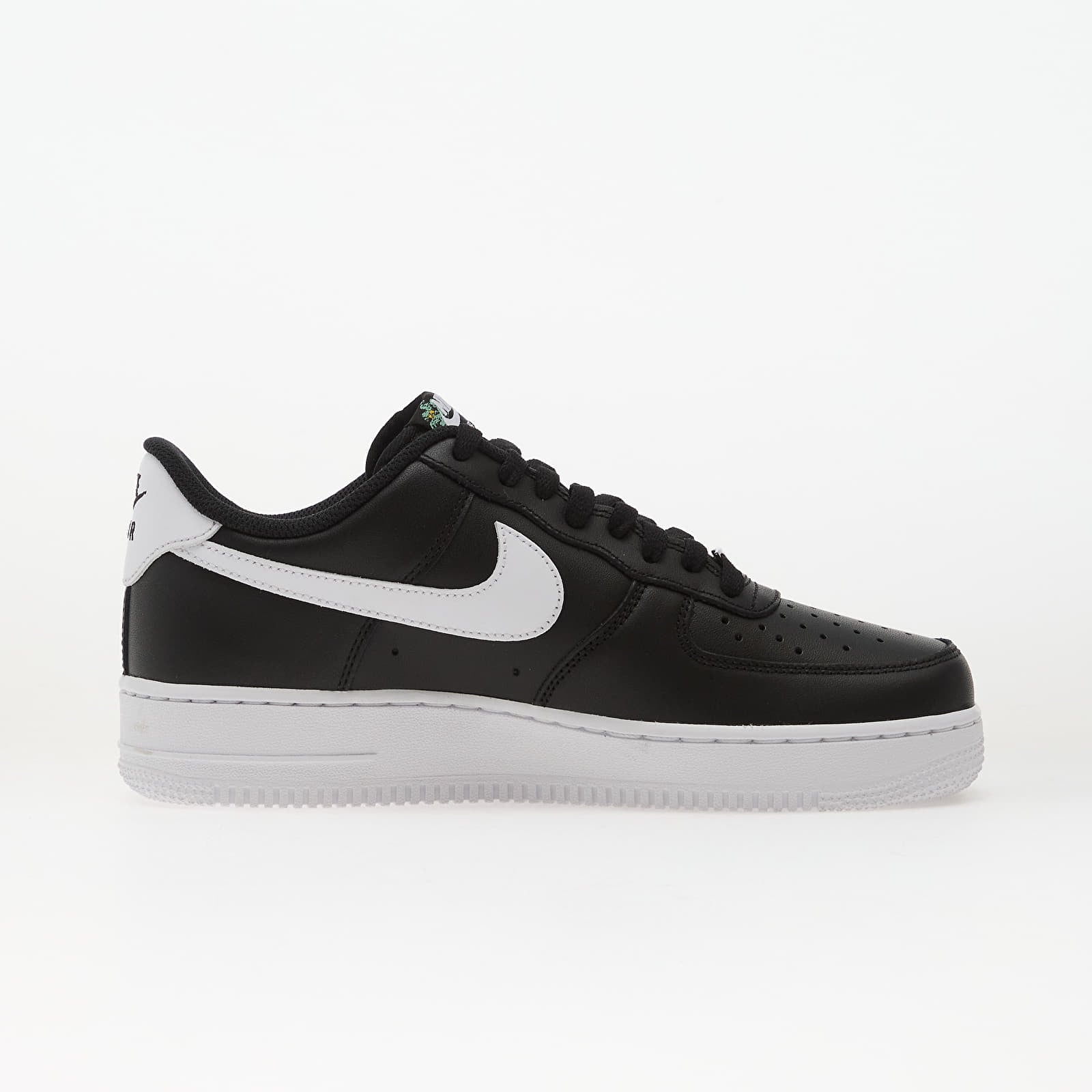Moteriška avalynė Nike W Air Force 1 '07 Premium Black/ White-Metallic Gold-White
