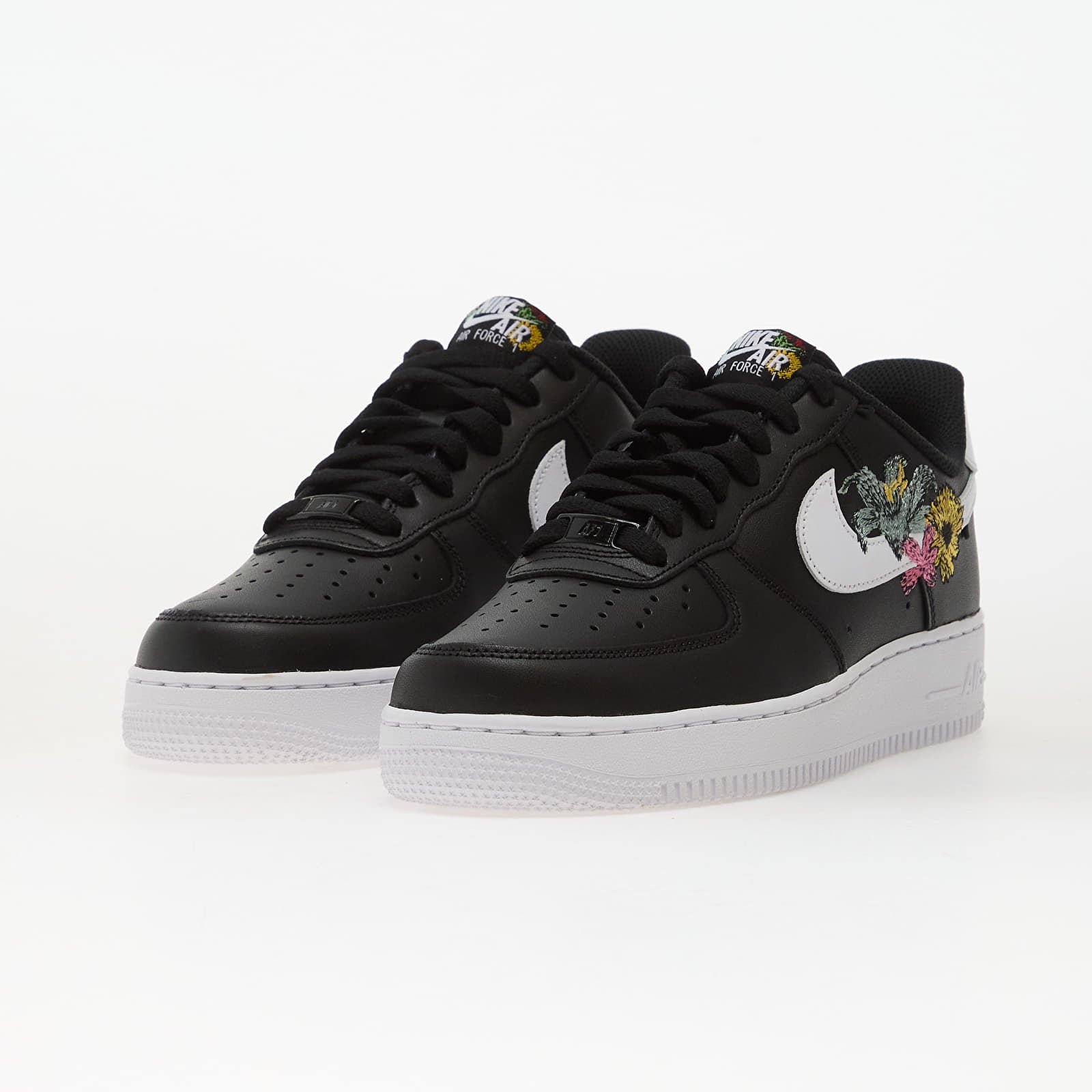 Moteriška avalynė Nike W Air Force 1 '07 Premium Black/ White-Metallic Gold-White