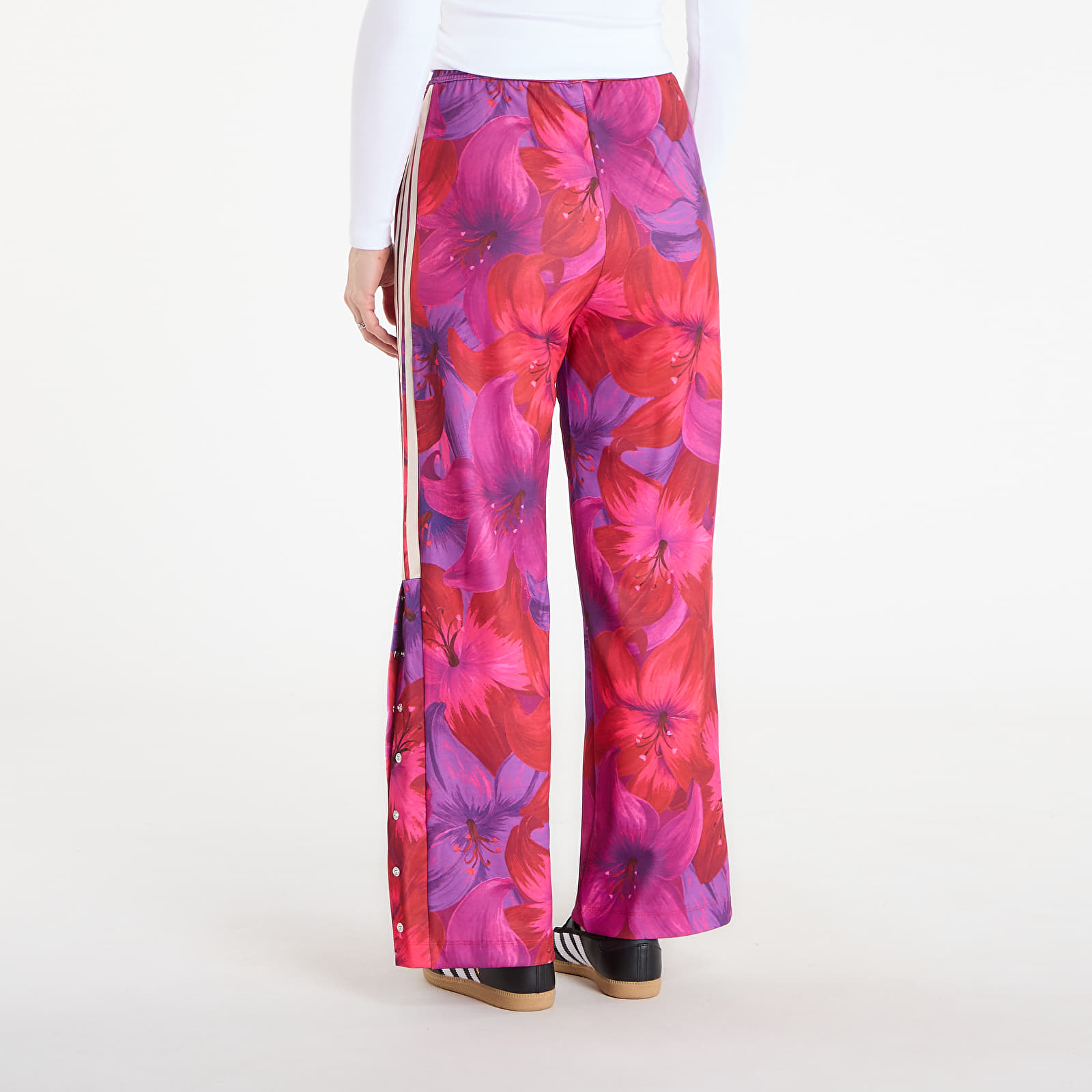 Hosen für Frauen adidas X Farm Rio House Of Tiro Track Joggers Bahia Magenta/ Active Maroon