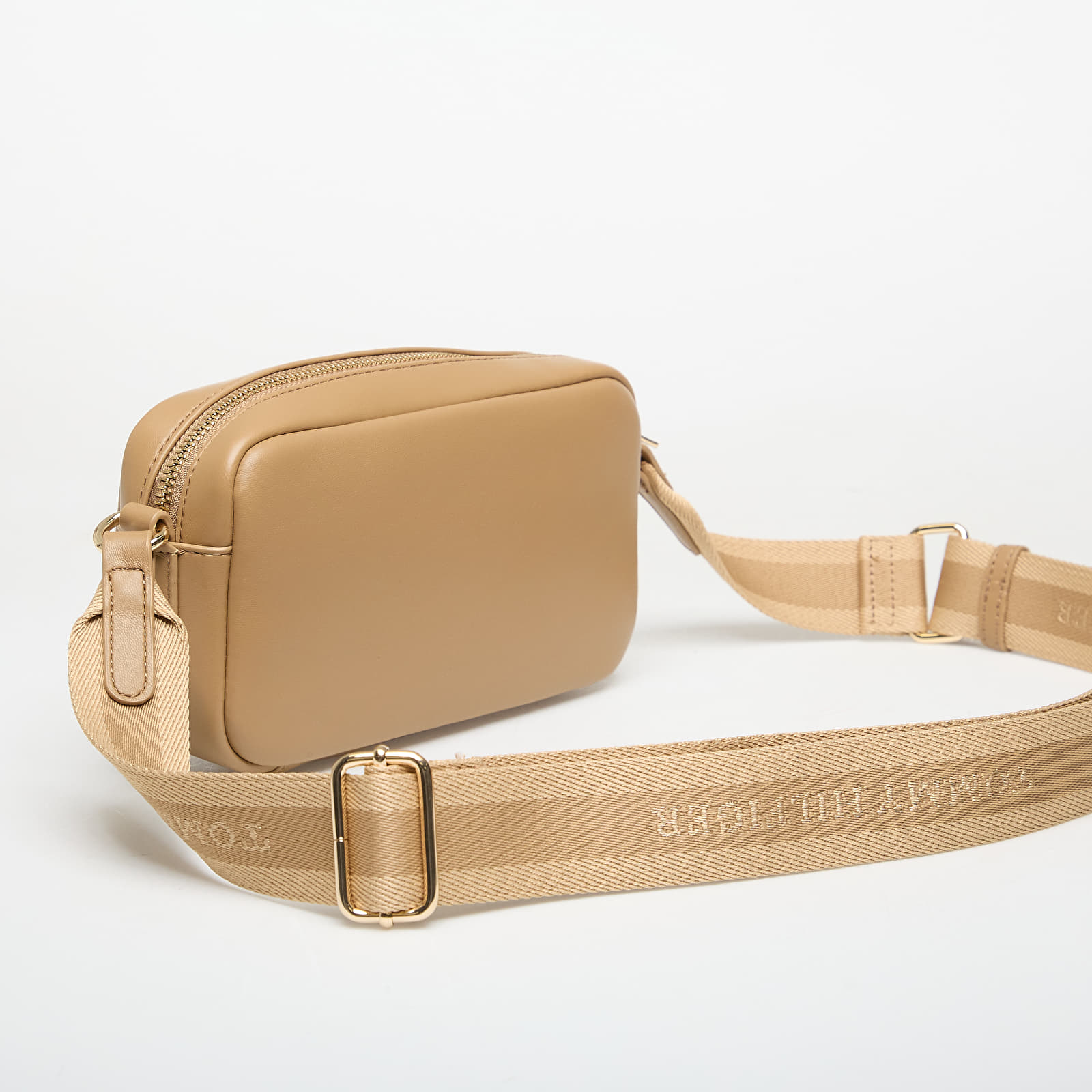 Pánske tašky cez rameno Tommy Hilfiger Essential Camera Bag ?