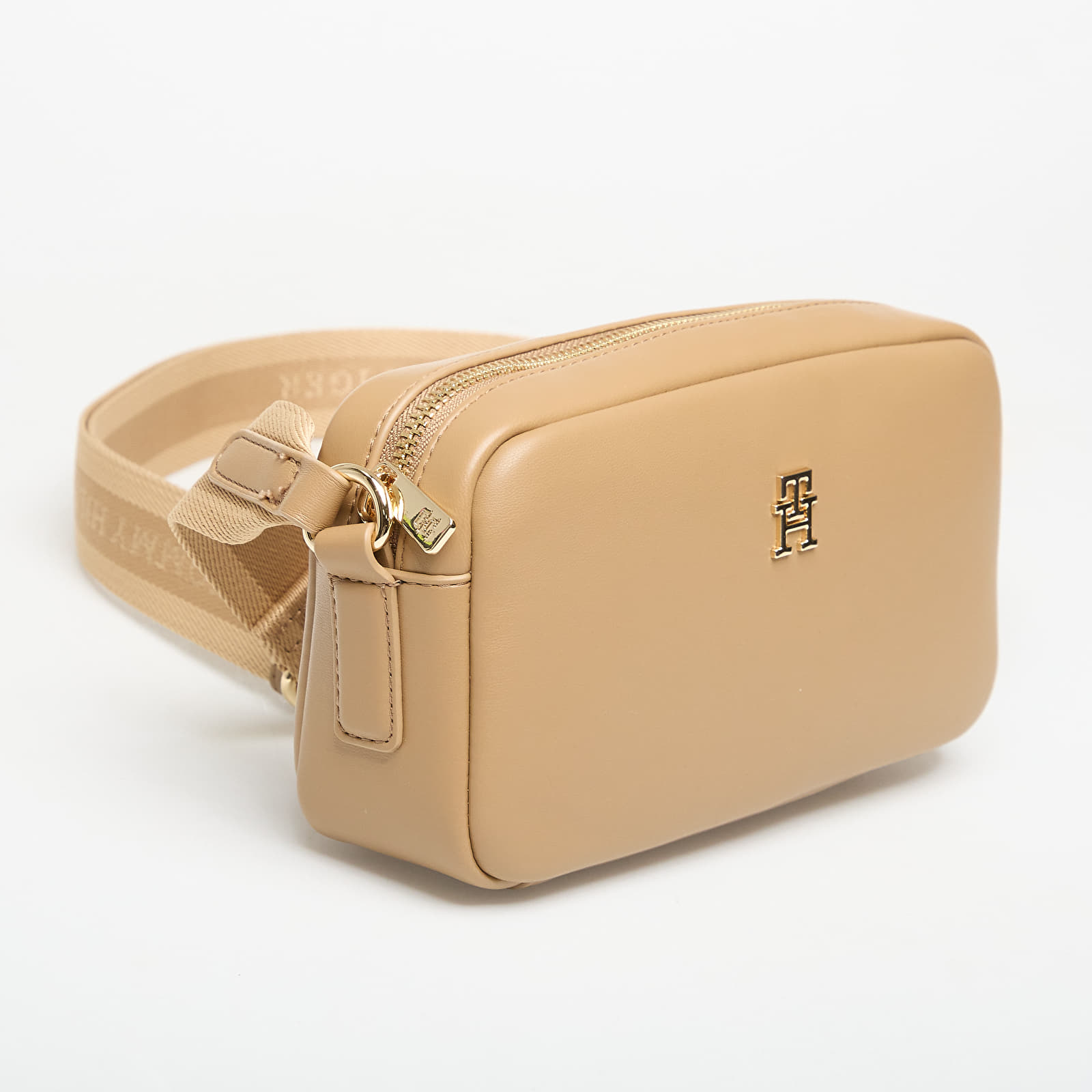 Pánske tašky cez rameno Tommy Hilfiger Essential Camera Bag ?