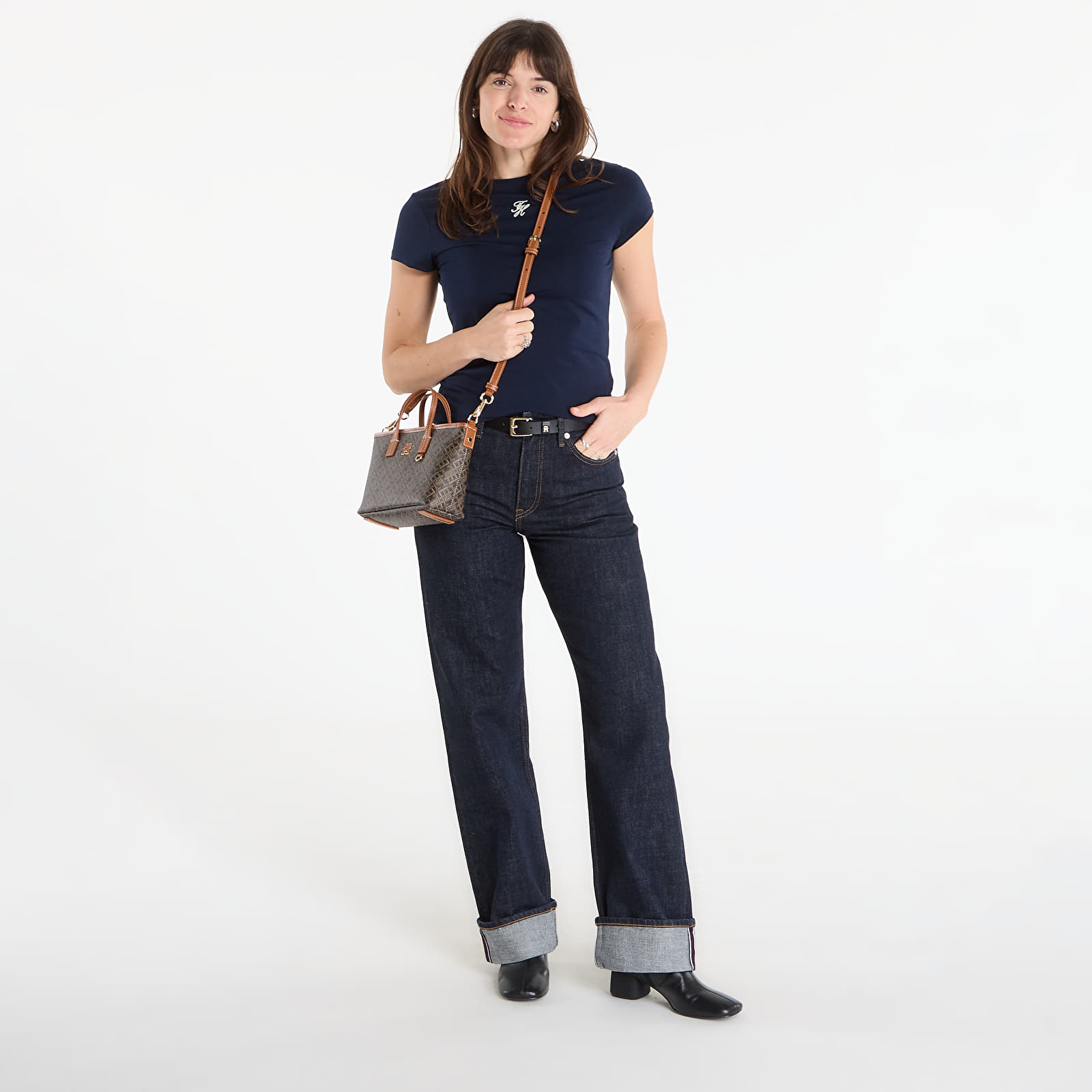 T-shirts för kvinnor Tommy Hilfiger Script Slim Ss Tee ?