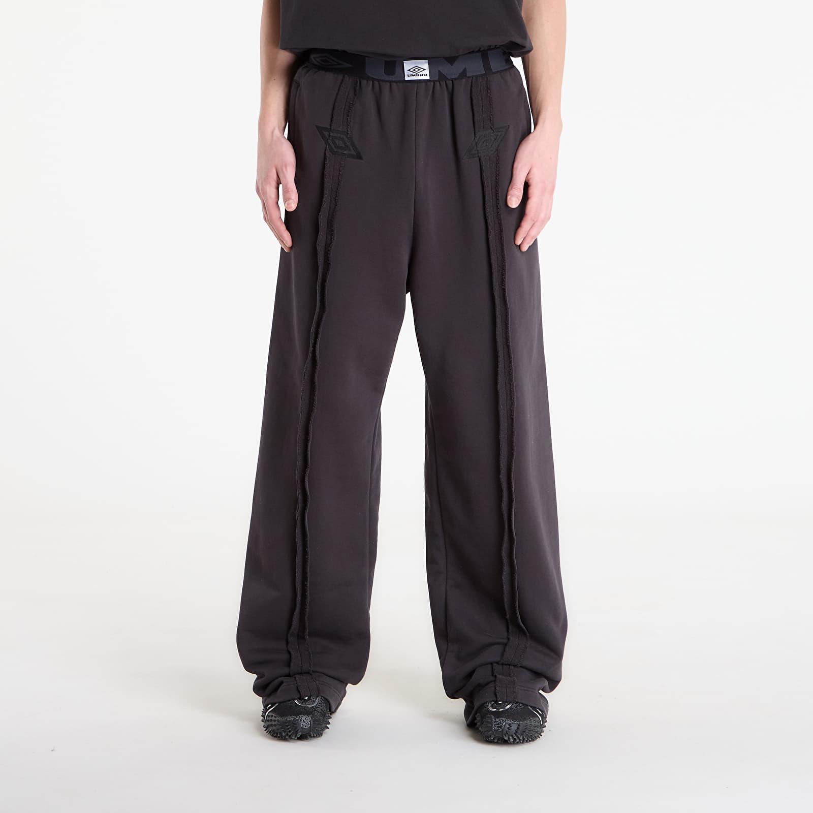 Mikiny Umbro by SlamJam Bench Sweat Pants Strong Wash Black