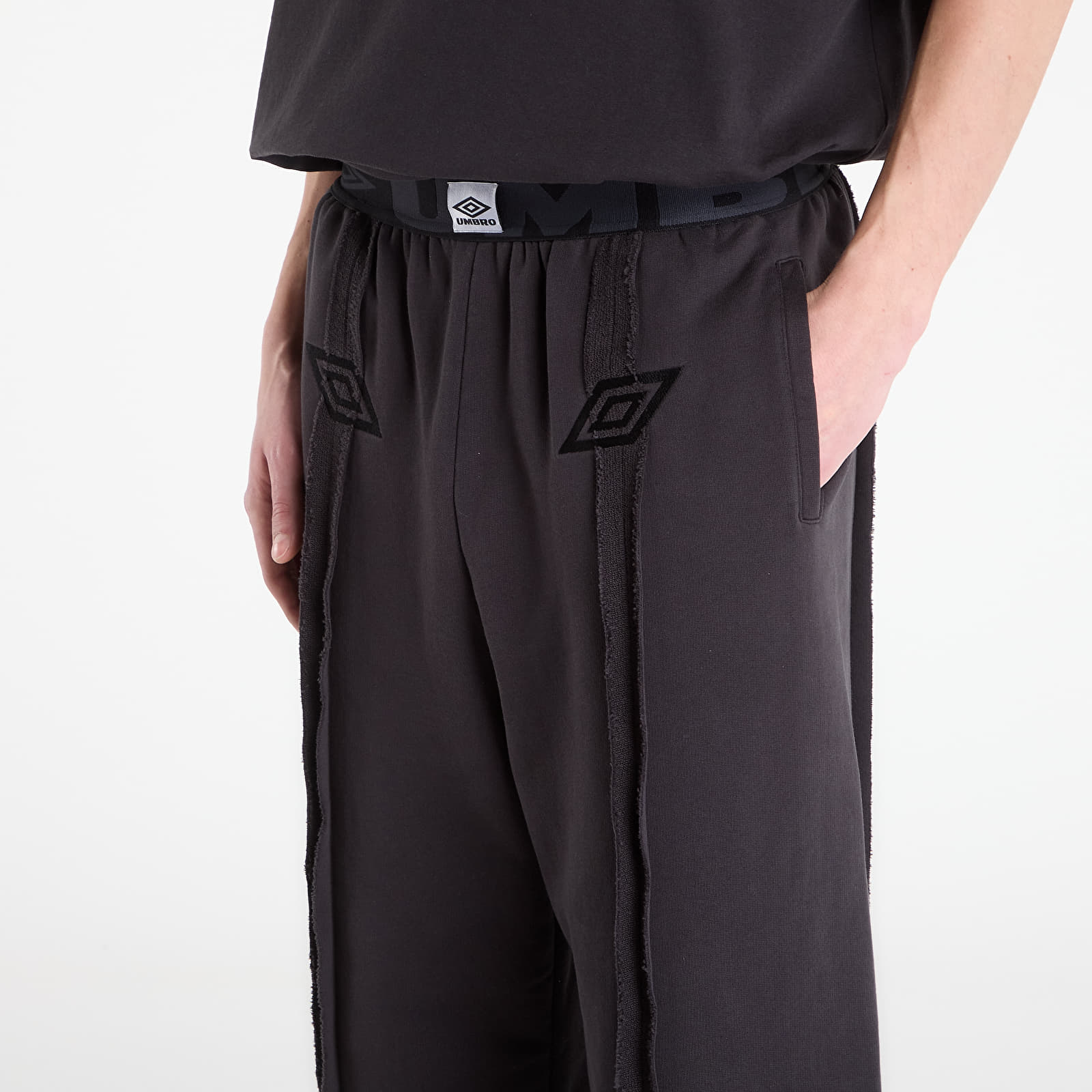 Mikiny Umbro by SlamJam Bench Sweat Pants Strong Wash Black