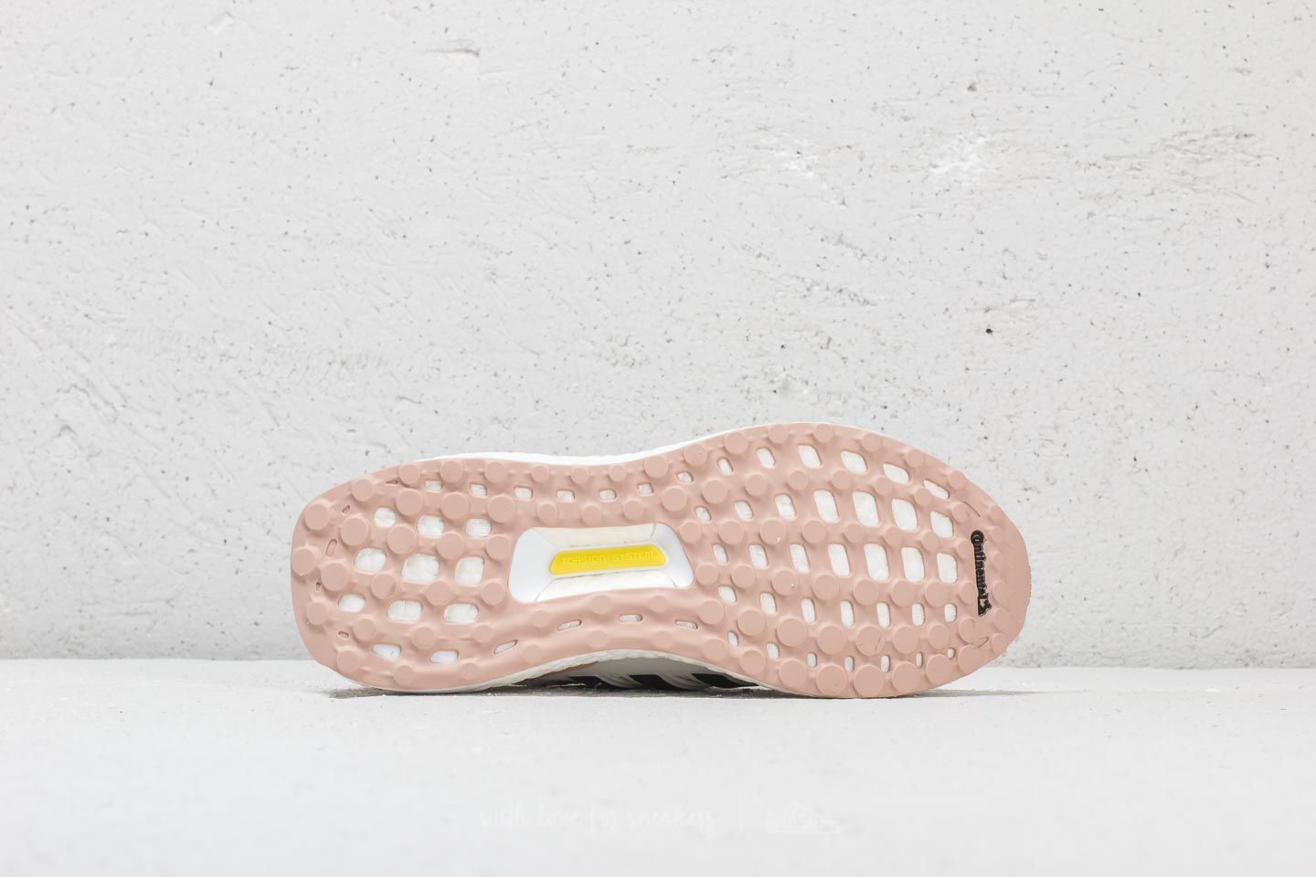 Ultra boost w (cloud white outlet  carbon  ftwr white)
