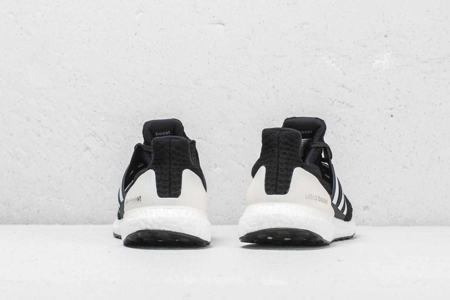 Herren Sneaker und Schuhe adidas Ultraboost Core Black/ Running White/ Carbon