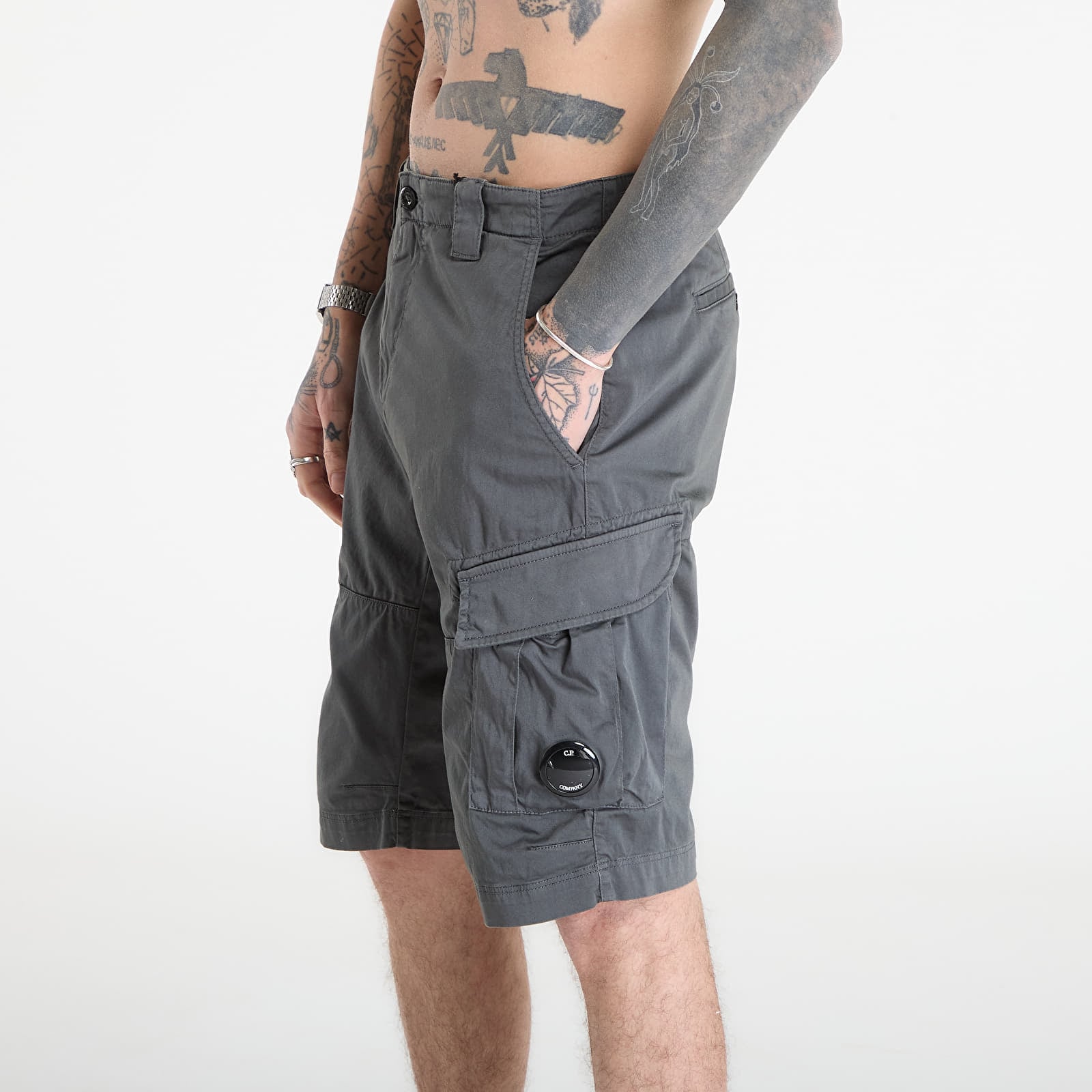 Calções C.P. Company Stretch Sateen Cargo Lens Shorts Gunmetal Grey