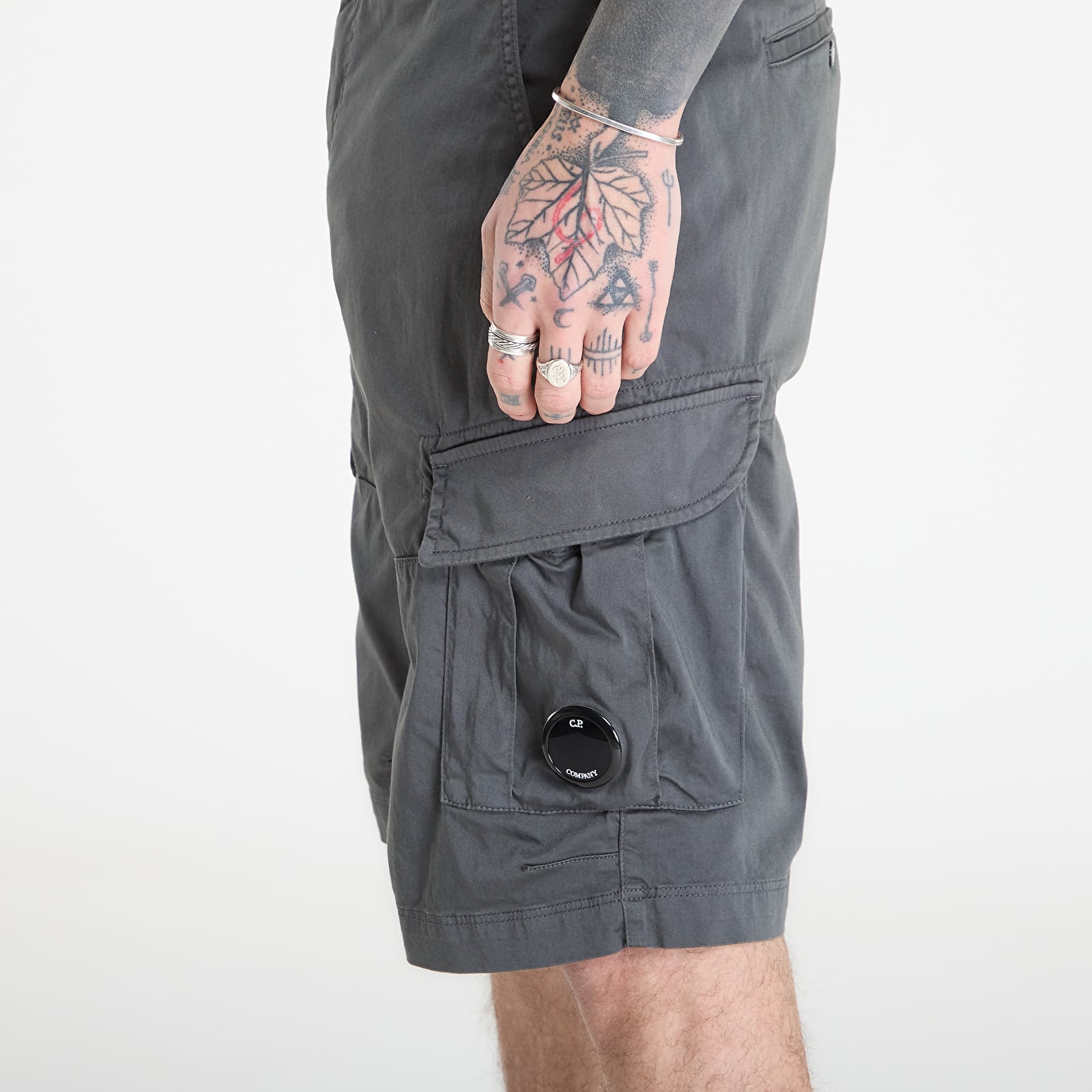 Calções C.P. Company Stretch Sateen Cargo Lens Shorts Gunmetal Grey