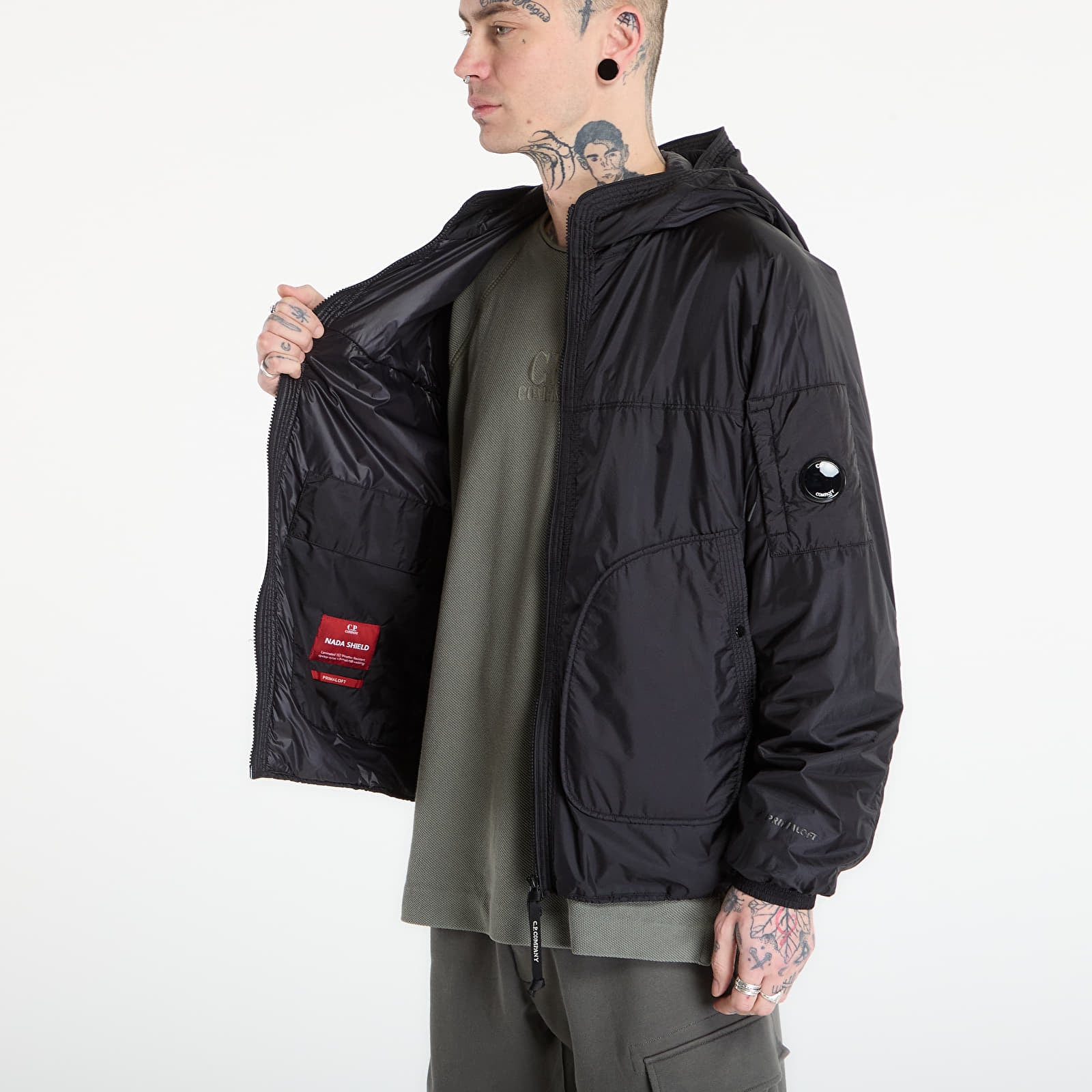 Vestes pour hommes C.P. Company Nada Shield Packable Primaloft® Evolve Hooded Lens Jacket Black