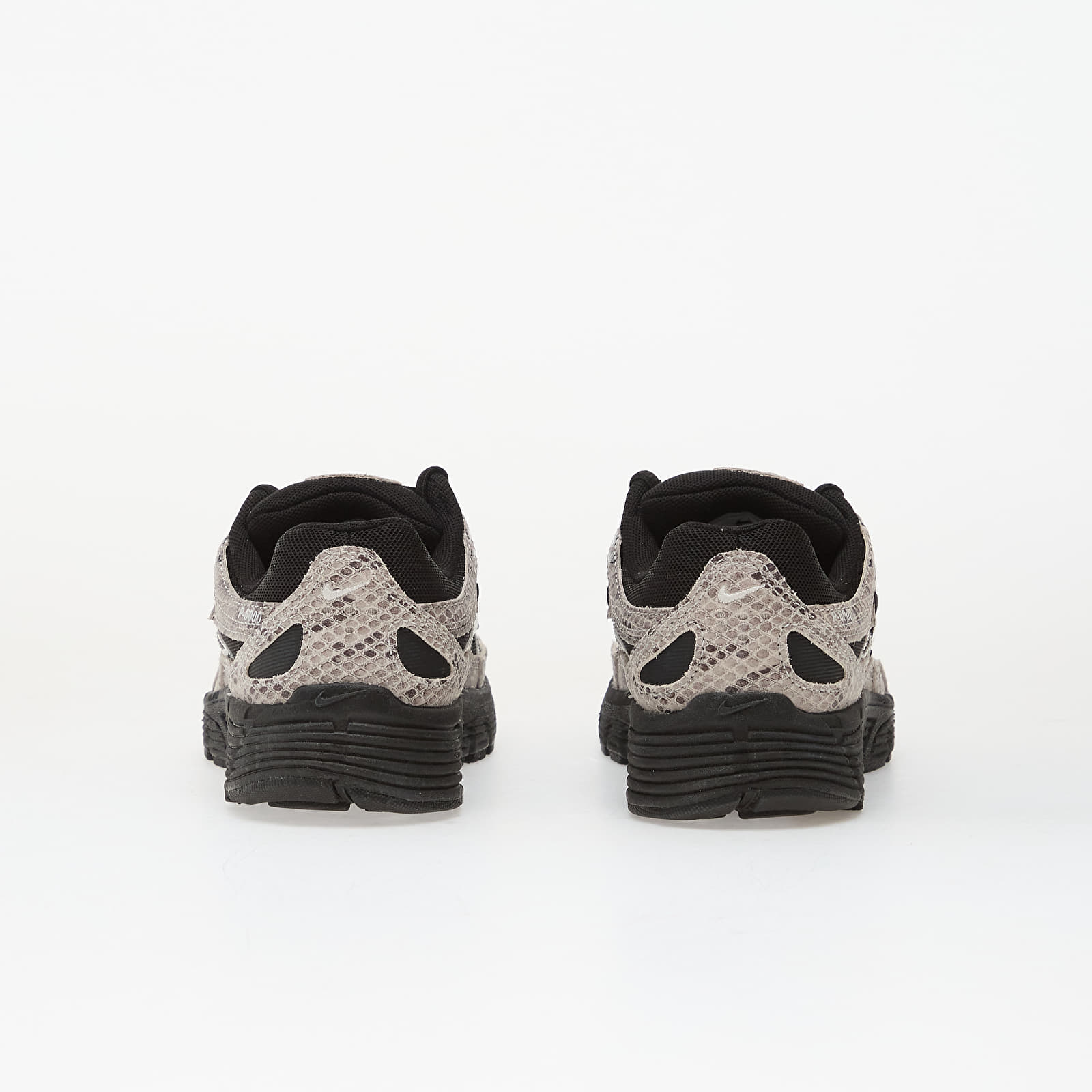 Buty damskie Nike W P-6000 Se Summit White/ Summit White-Black-White