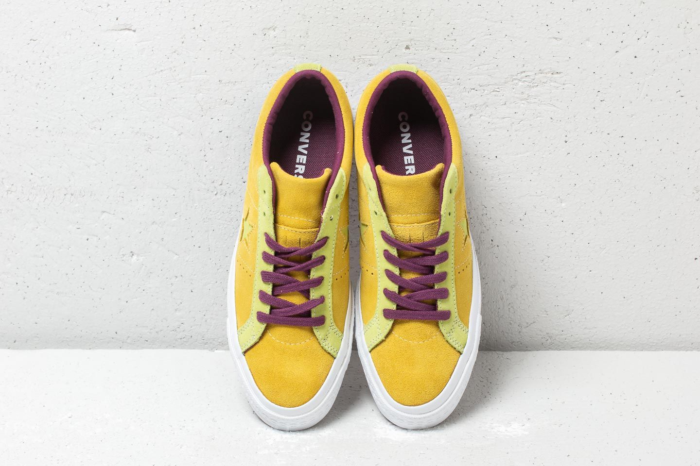 Apple clearance green converse
