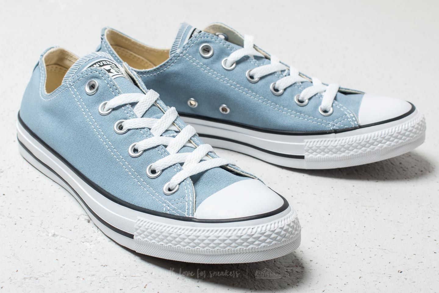 Chuck taylor washed denim hotsell