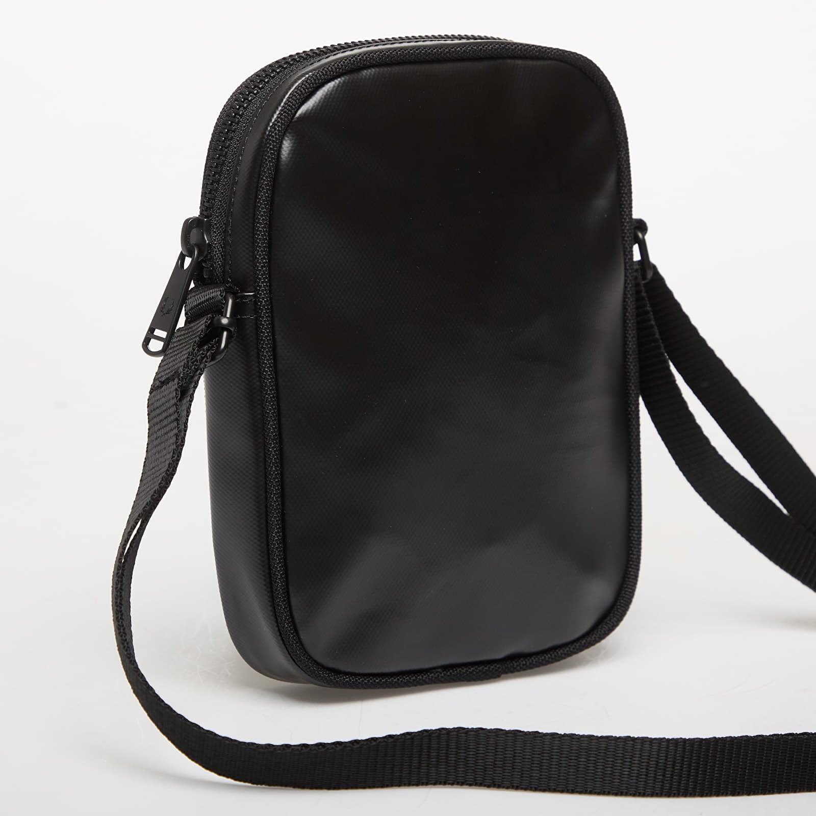 Torby przez ramię FRED PERRY Tonal Classic Small Side Bag Black/ Gold