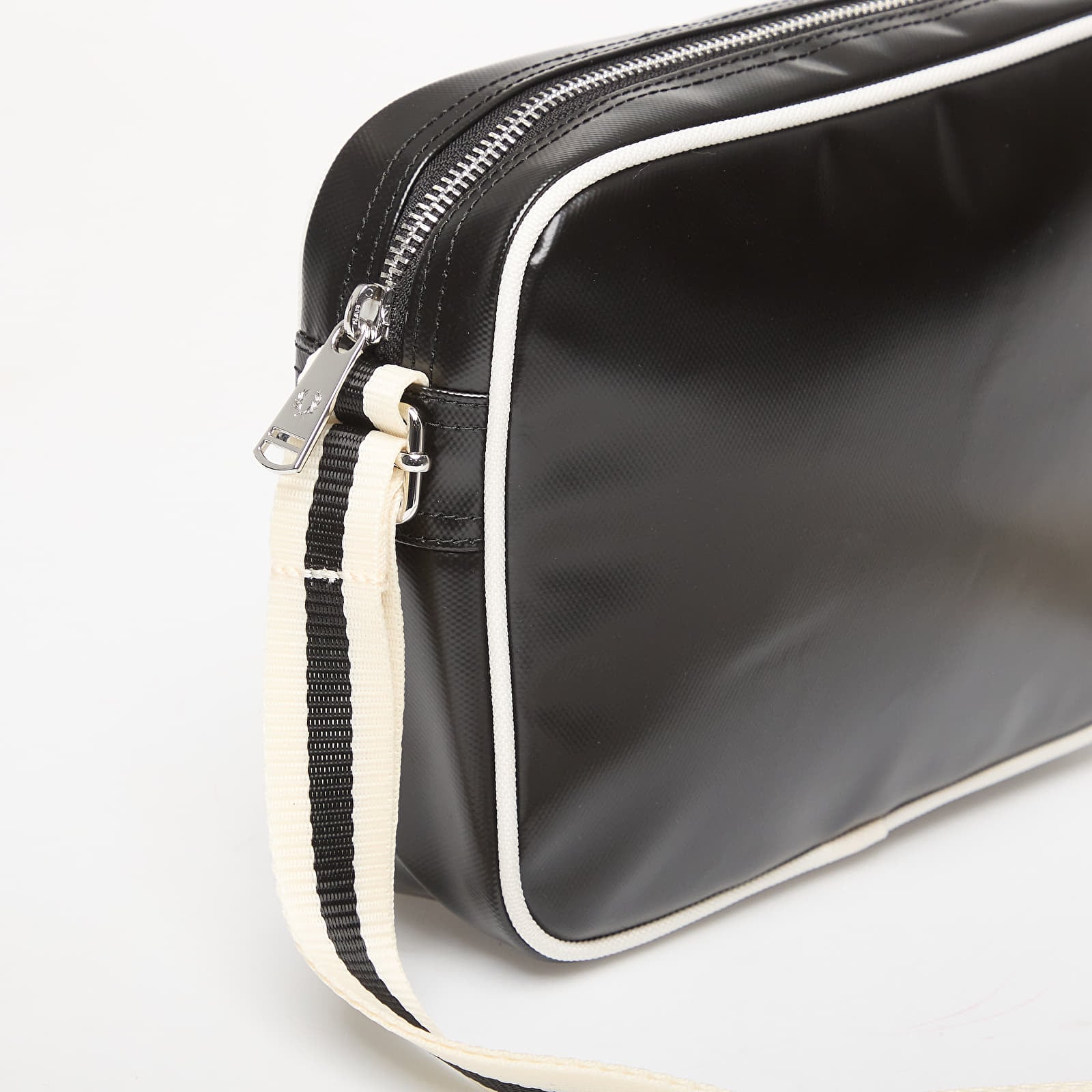 Torby przez ramię FRED PERRY Classic Mini Shoudler Bag Black/ Ecru