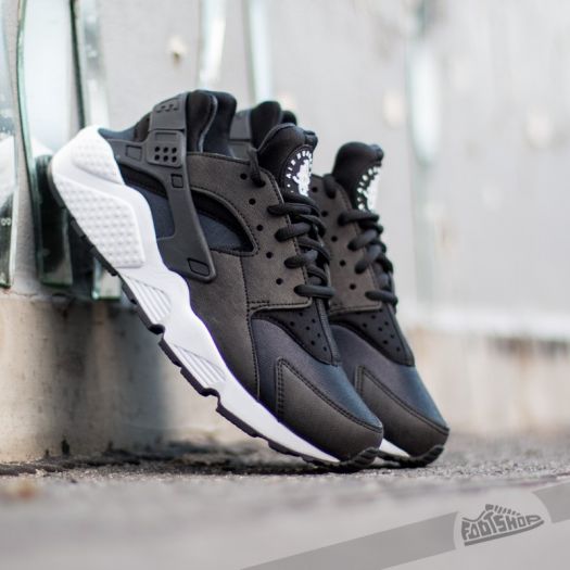 Black and white women's huaraches hotsell