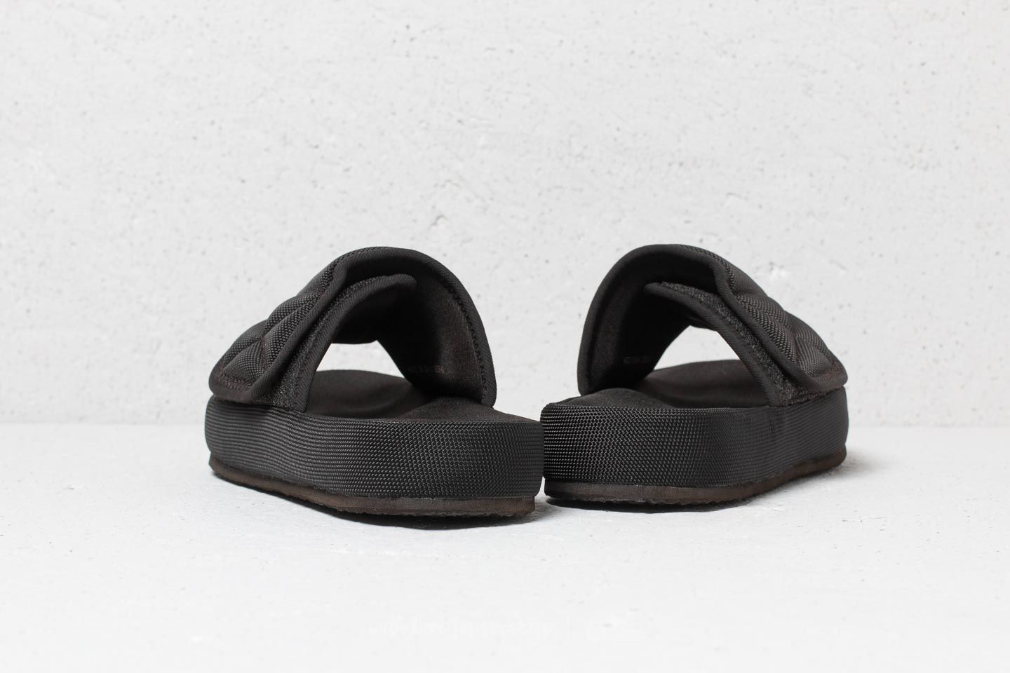 Yeezy hotsell nylon slippers