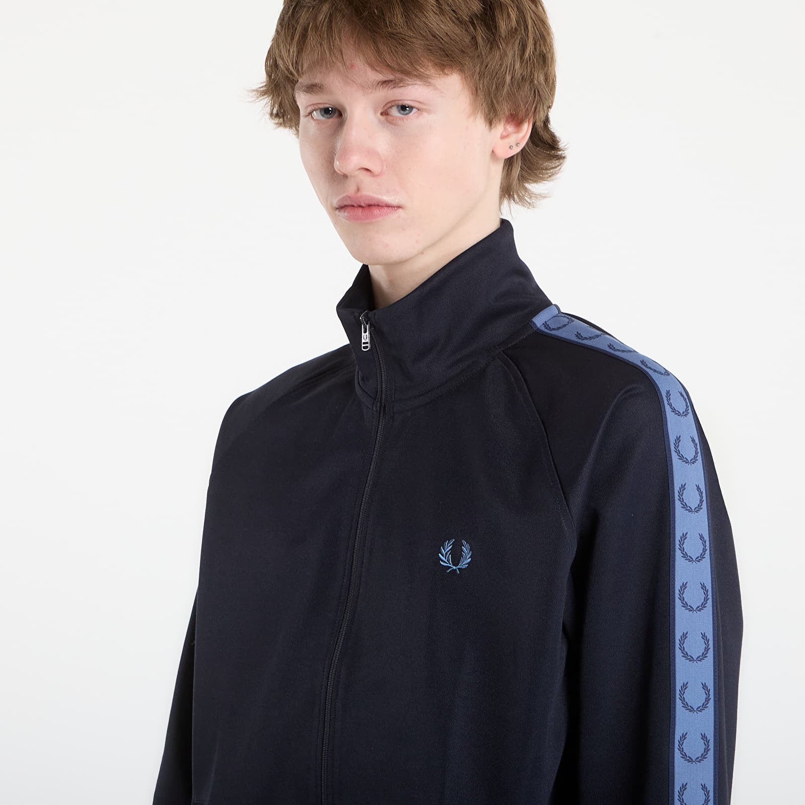 Dukserice FRED PERRY Contrast Tape Track Jacket Nvy/ Acebl/ Tnsbl