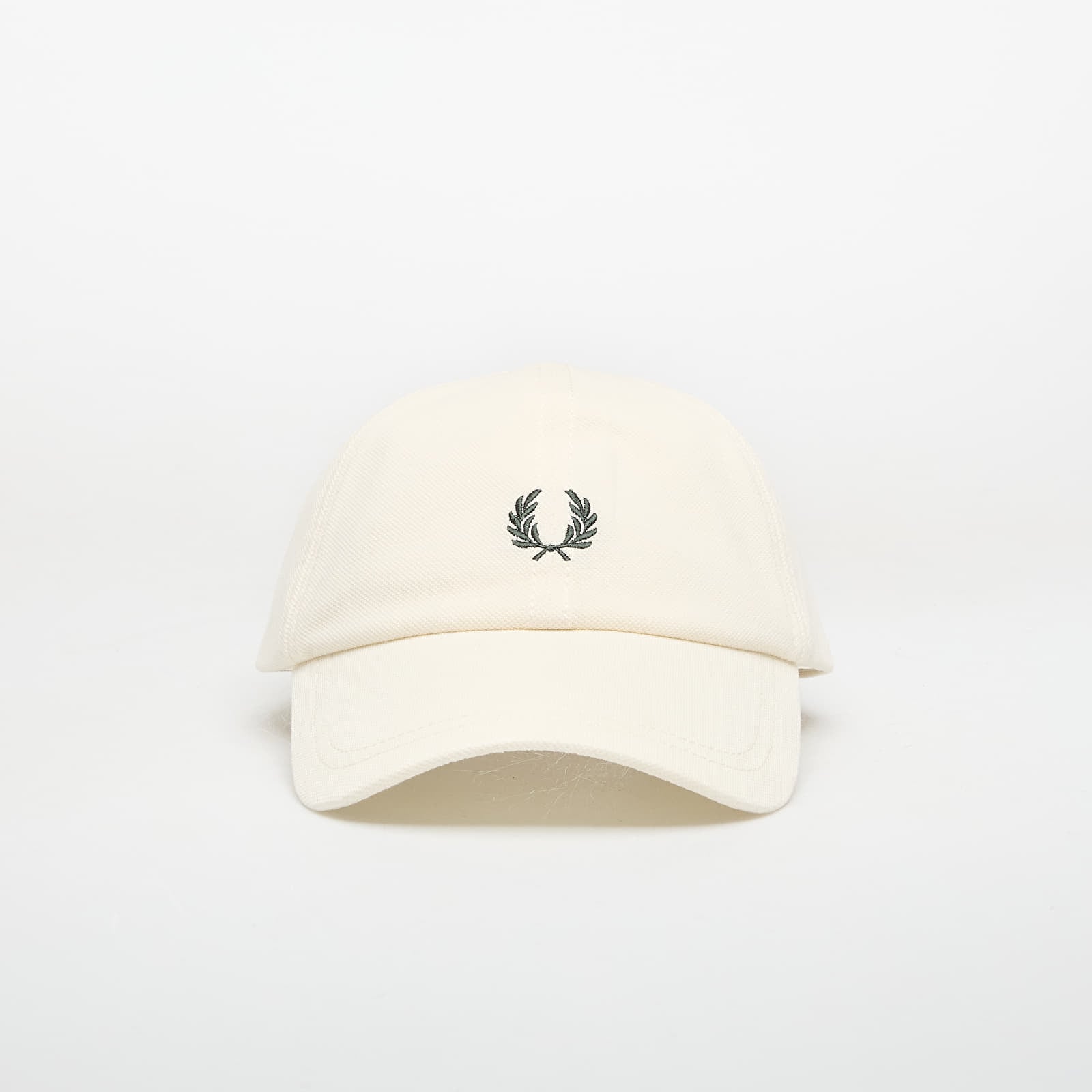 Čepice FRED PERRY Pique Classic Cap Ecru/ Grassroots