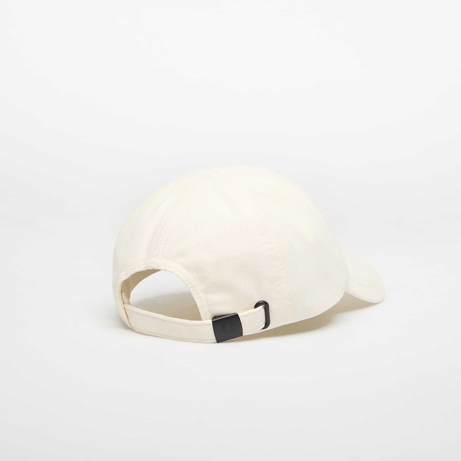 Čepice FRED PERRY Pique Classic Cap Ecru/ Grassroots