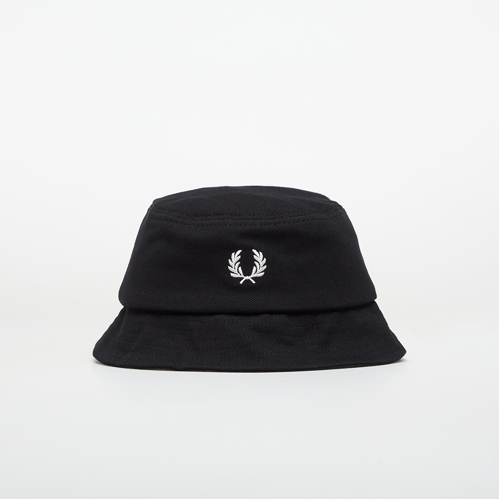 Hüte für Männer FRED PERRY Pique Bucket Hat Black/ Snowwhite