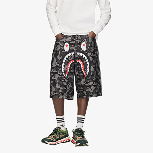 本日限定価格！adidas SHARK DENIM JORTS BAPEブラック adidas Shark Denim Jorts Bape Black | Footshop