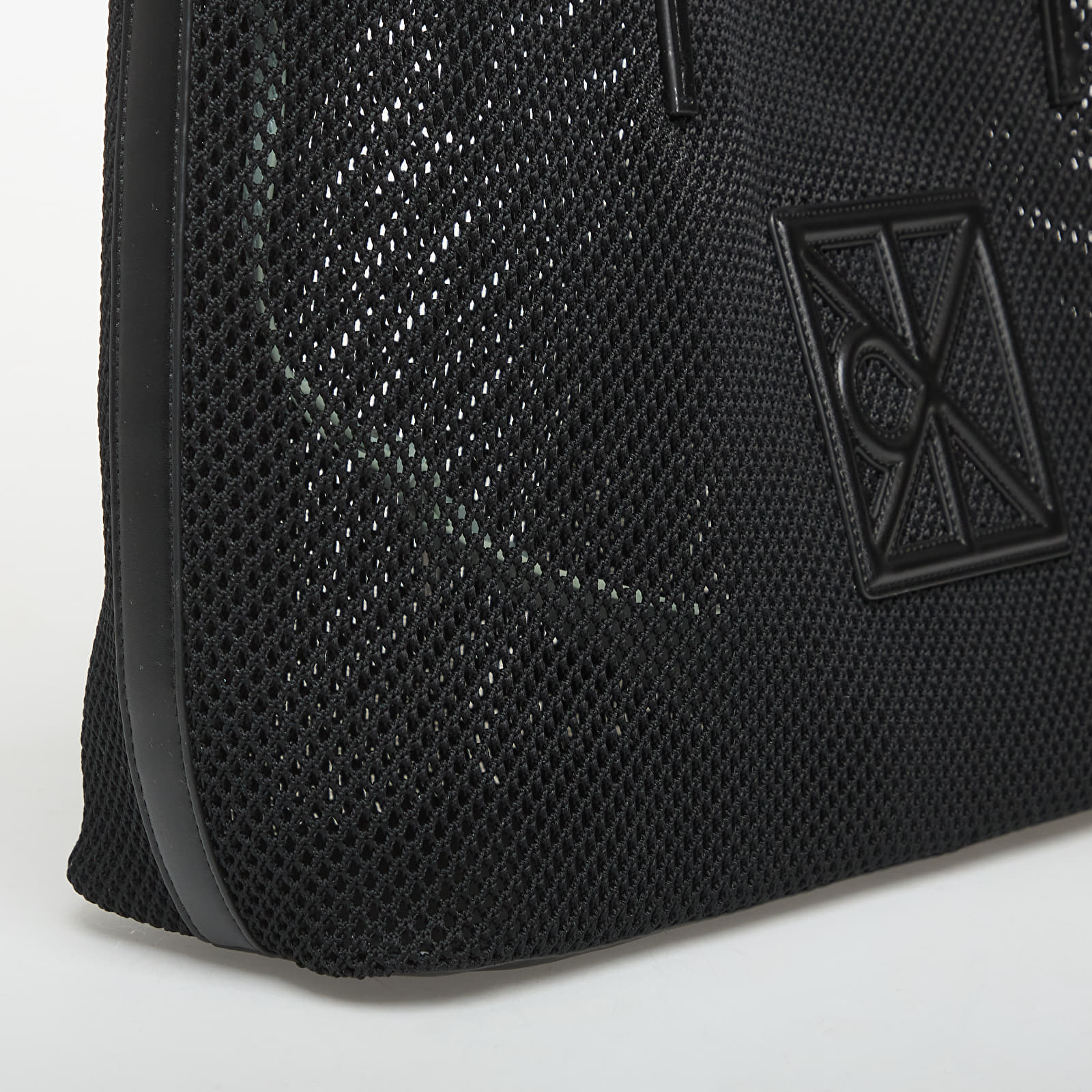 Sacs à bandoulière Calvin Klein Emblem Mesh Tote Black