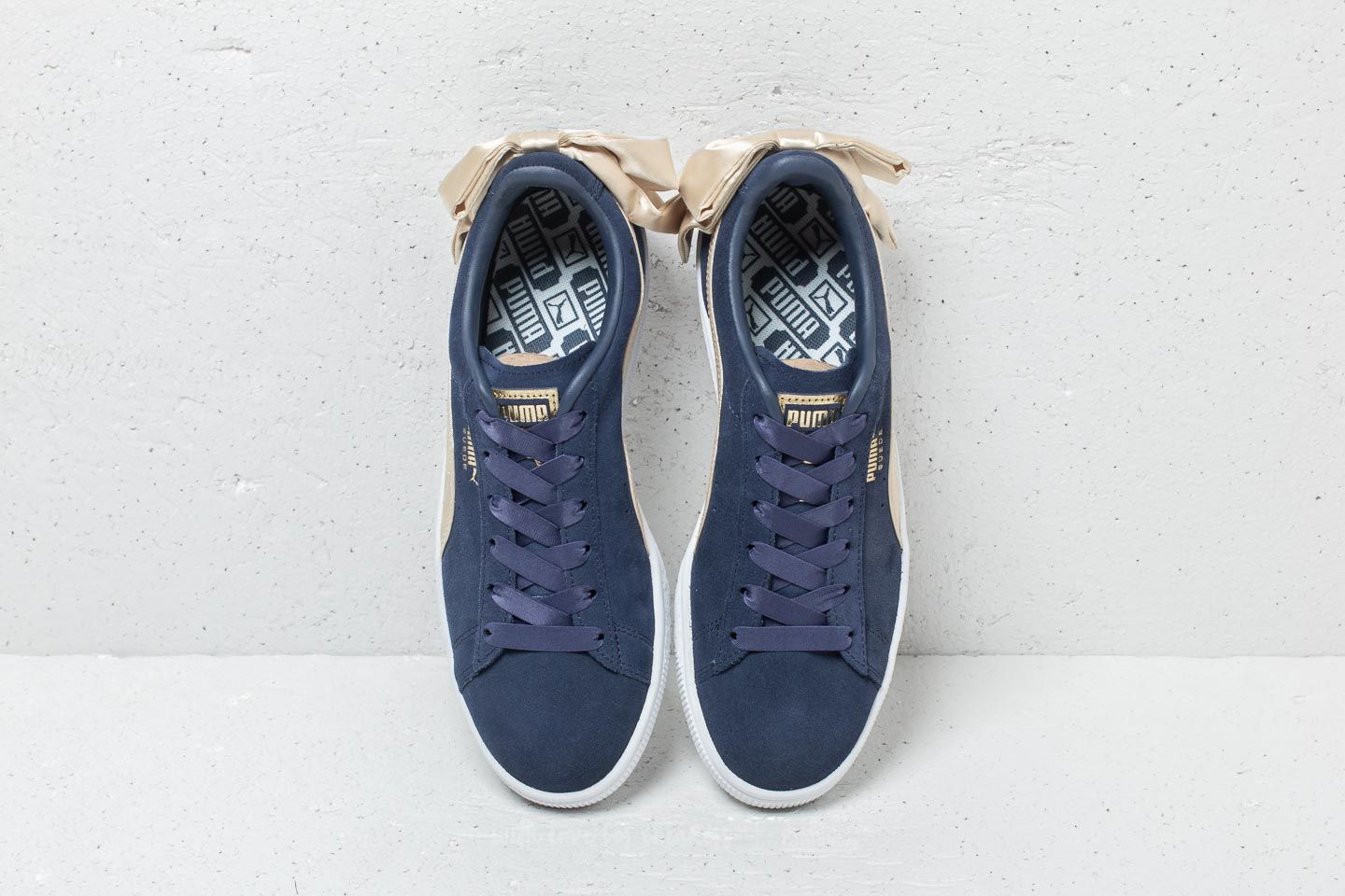 Women s shoes Puma Suede Bow Varsity Wn s Peacoat Metallic Gold