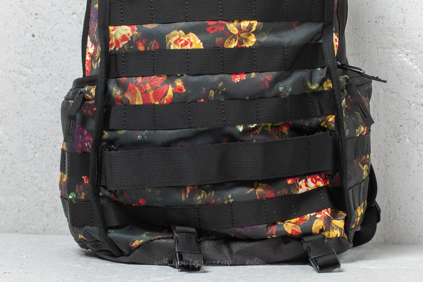 Nike sb floral bag sales