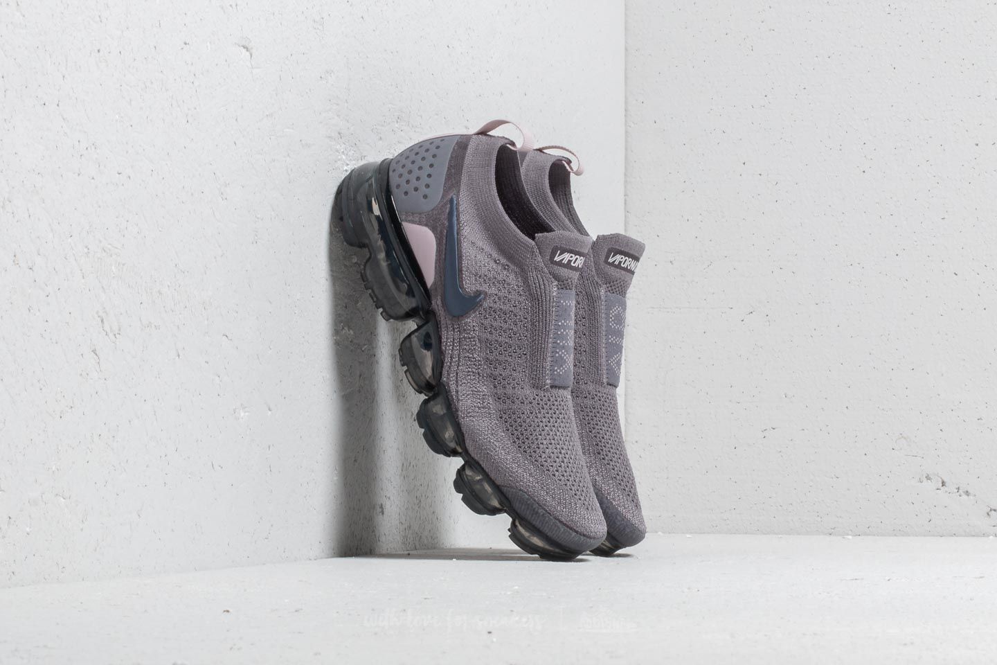 Women s shoes Nike Wmns Air Vapormax Flyknit Moc 2 Gunsmoke