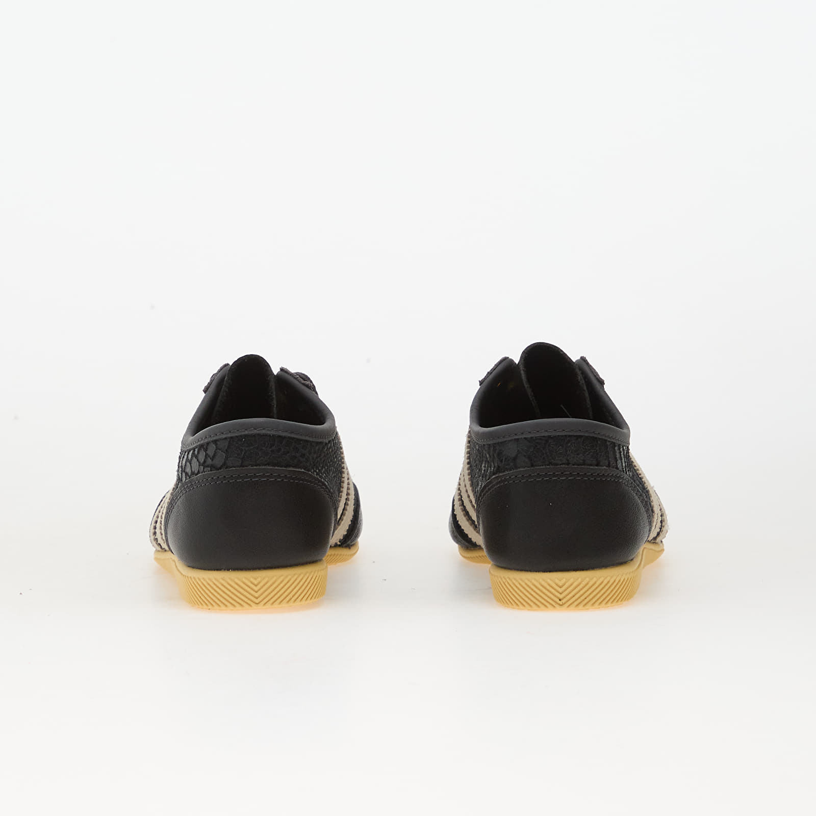 Γυναικεία παπούτσια adidas Japan Decon W Utility Black/ Crew White/ Orange Tint