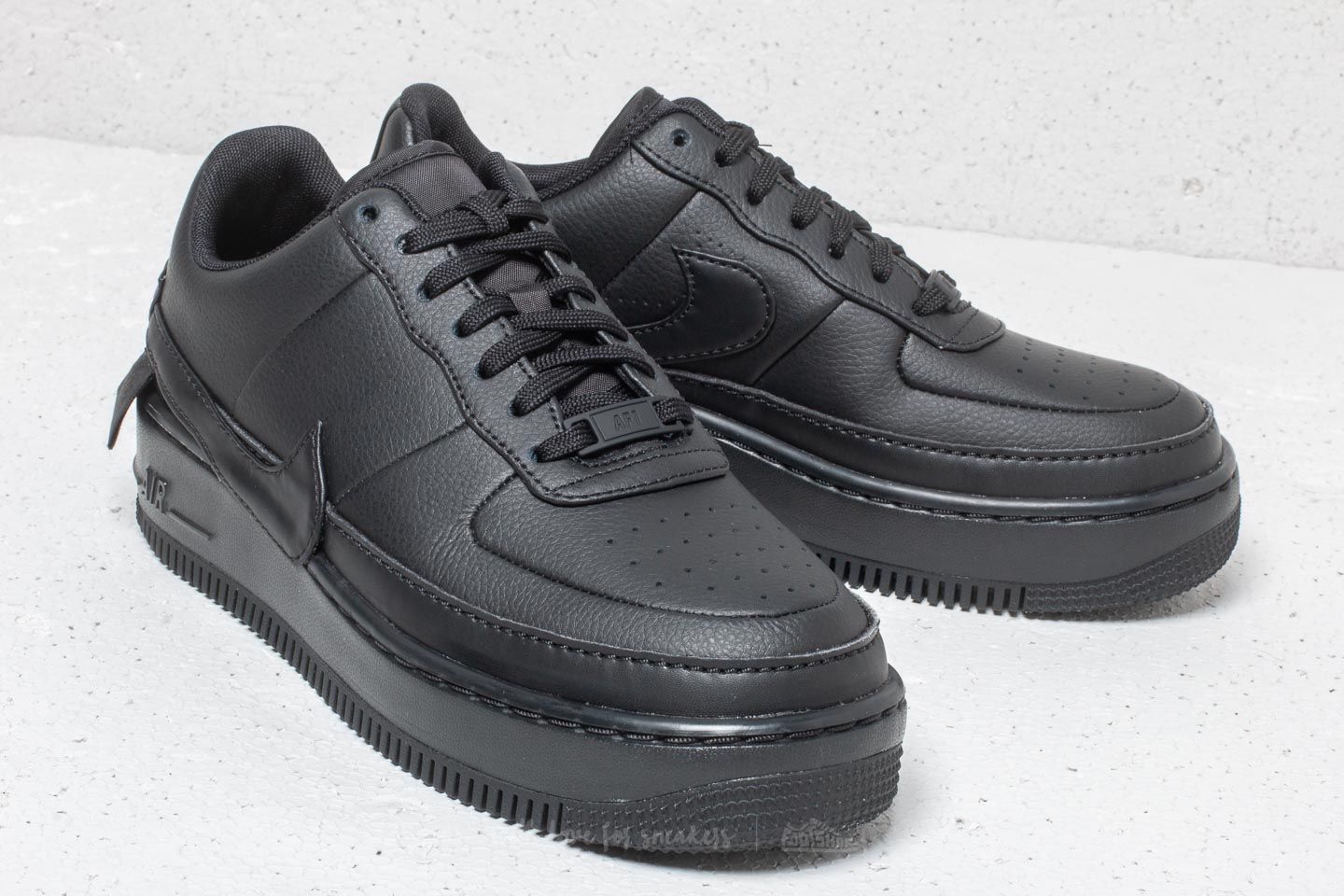 Black top nike jester