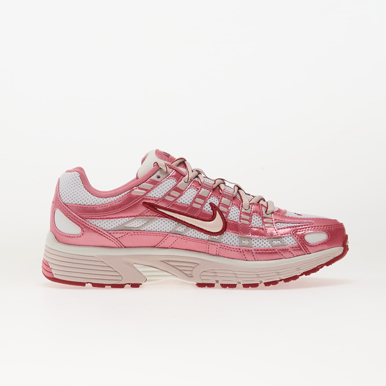 Skor för kvinnor Nike W P-6000 Summit White/ Silt Red-Peony-Team Crimson