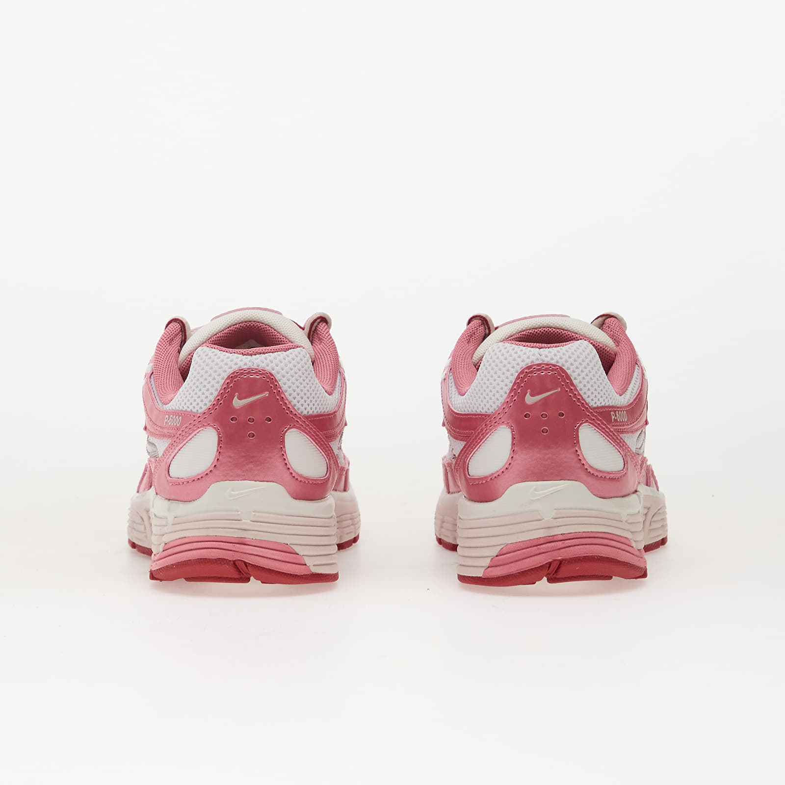 Skor för kvinnor Nike W P-6000 Summit White/ Silt Red-Peony-Team Crimson