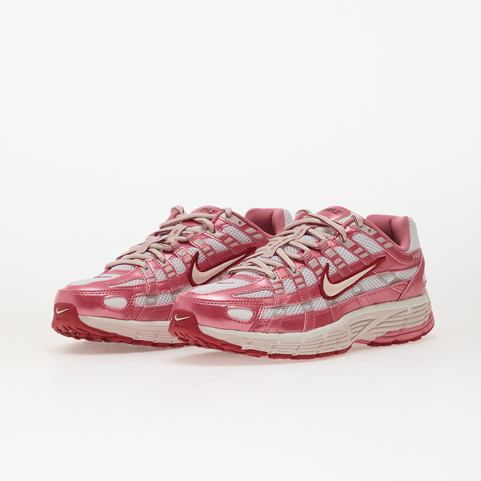 Skor för kvinnor Nike W P-6000 Summit White/ Silt Red-Peony-Team Crimson