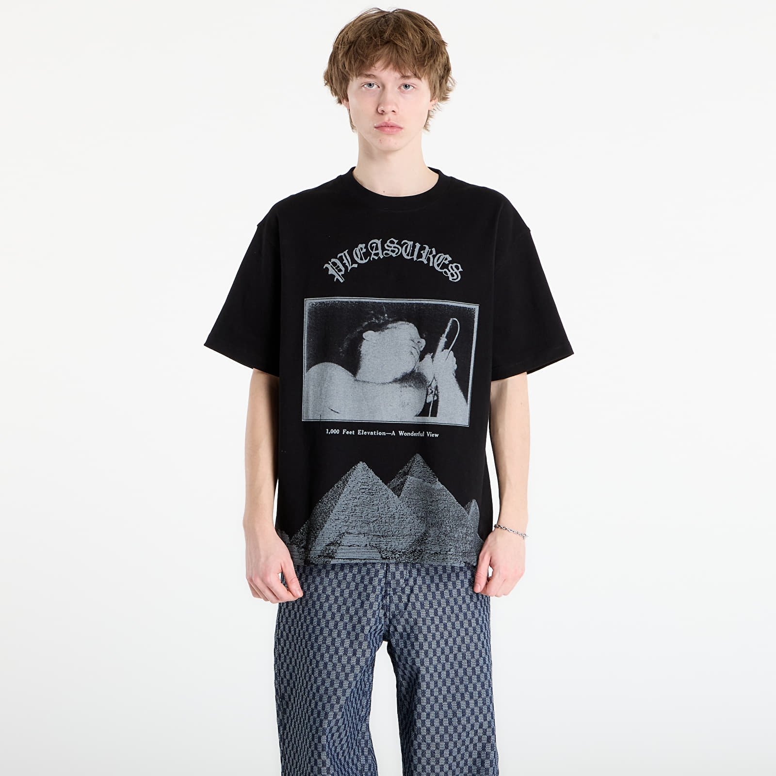 T-skjorter PLEASURES Elevation Heavyweight  T-Shirt Black