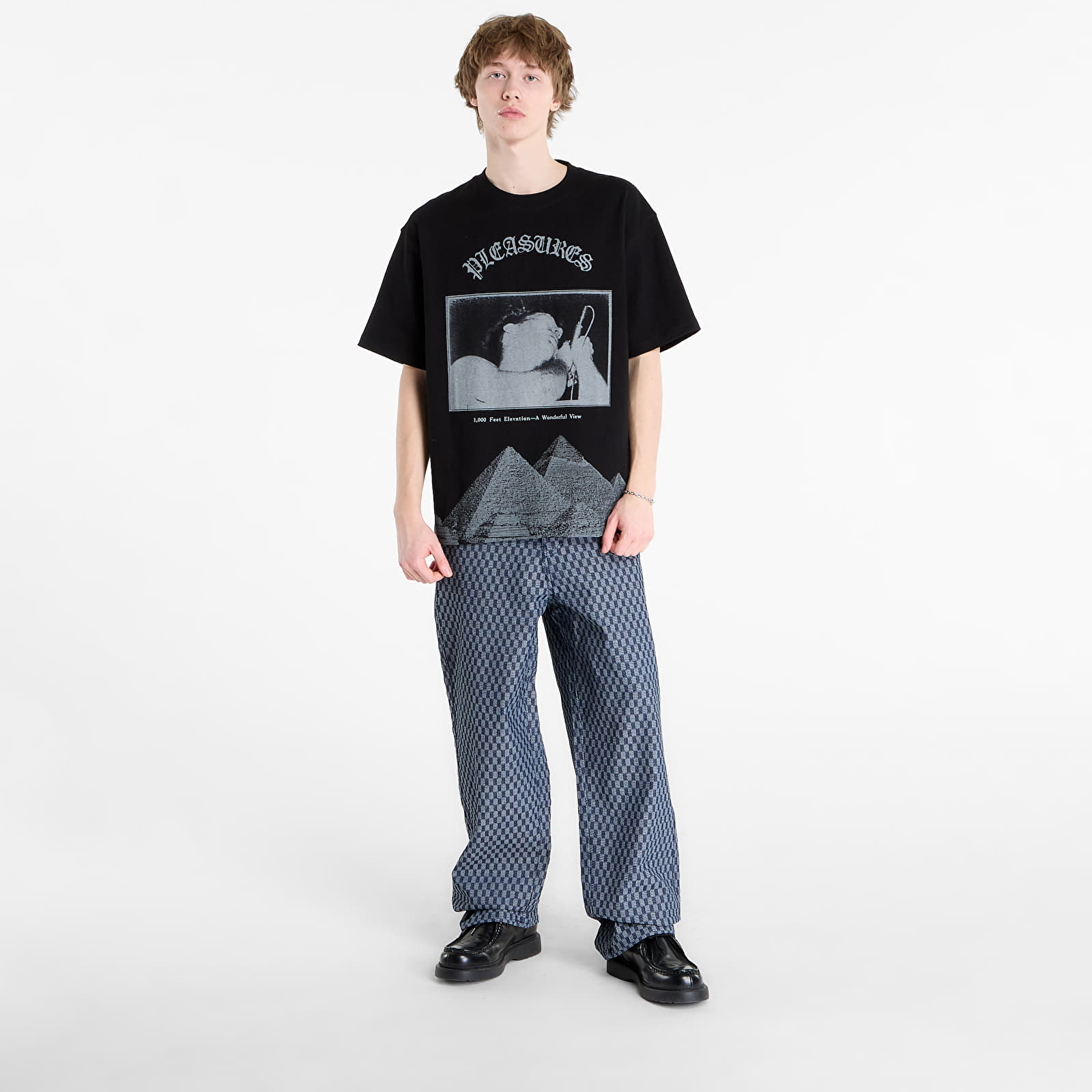 T-skjorter PLEASURES Elevation Heavyweight  T-Shirt Black