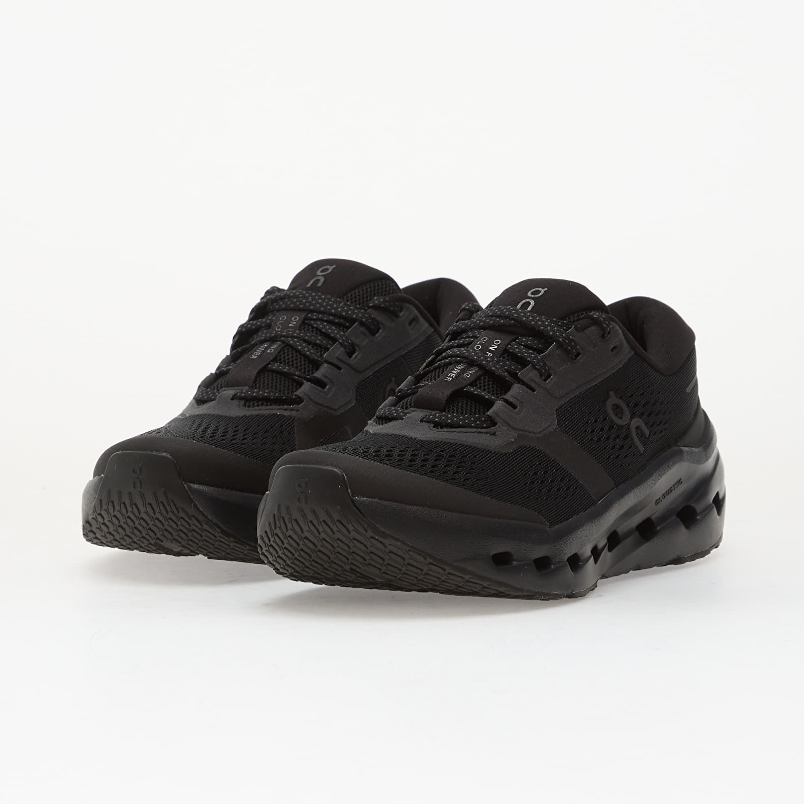 Naisten kengät On W Cloudrunner 3 Black/ Black