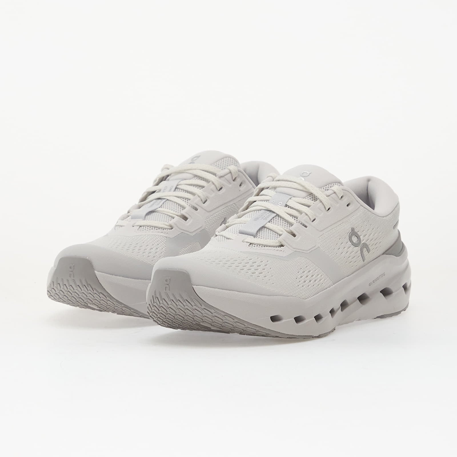 Naisten kengät On W Cloudrunner 3 Frost/ Glacier