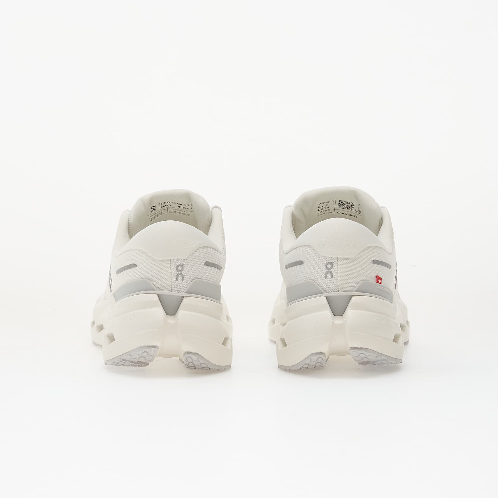 Naisten kengät On W Cloudrunner 3 White/ Ivory