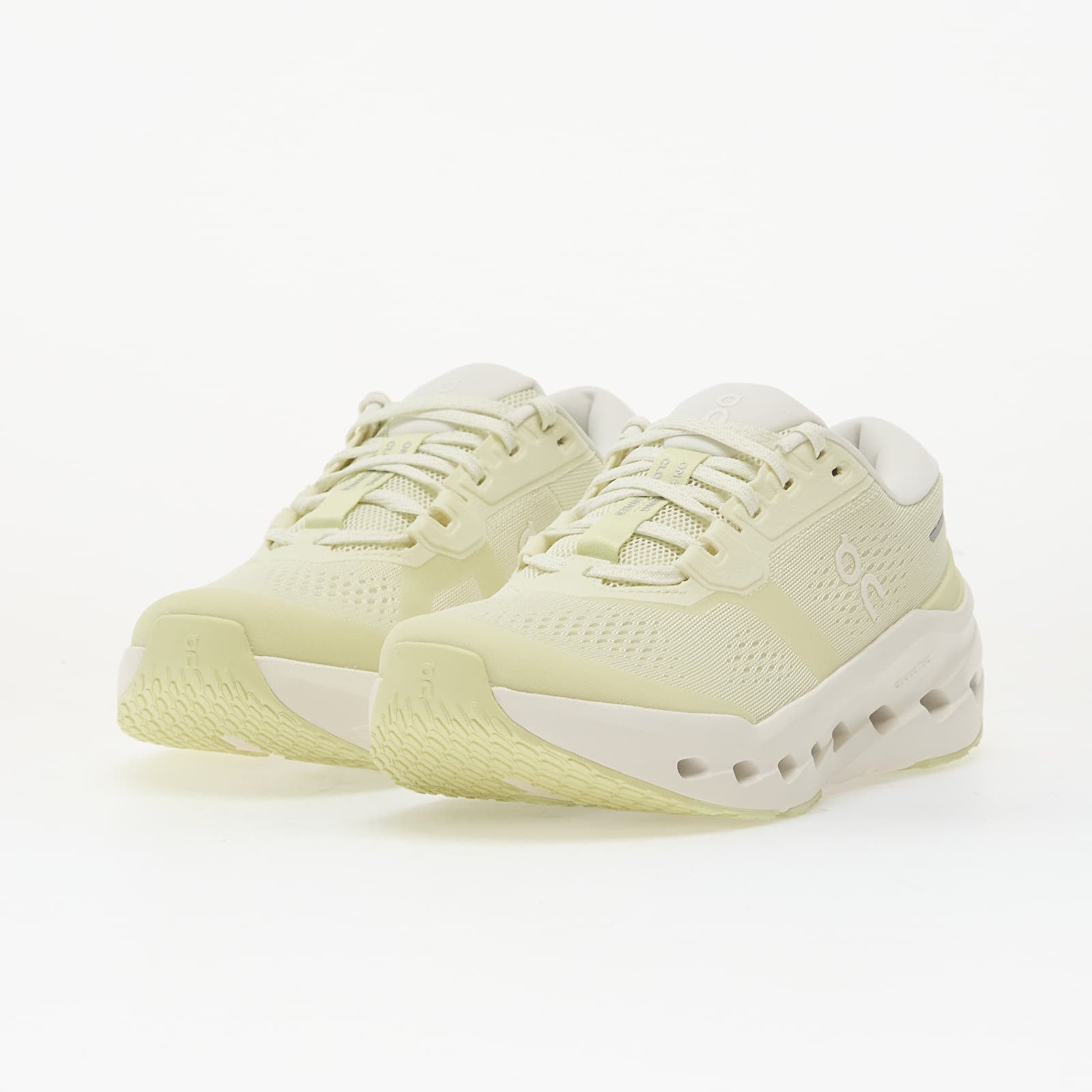 Naisten kengät On W Cloudrunner 3 Seedling/ Ivory