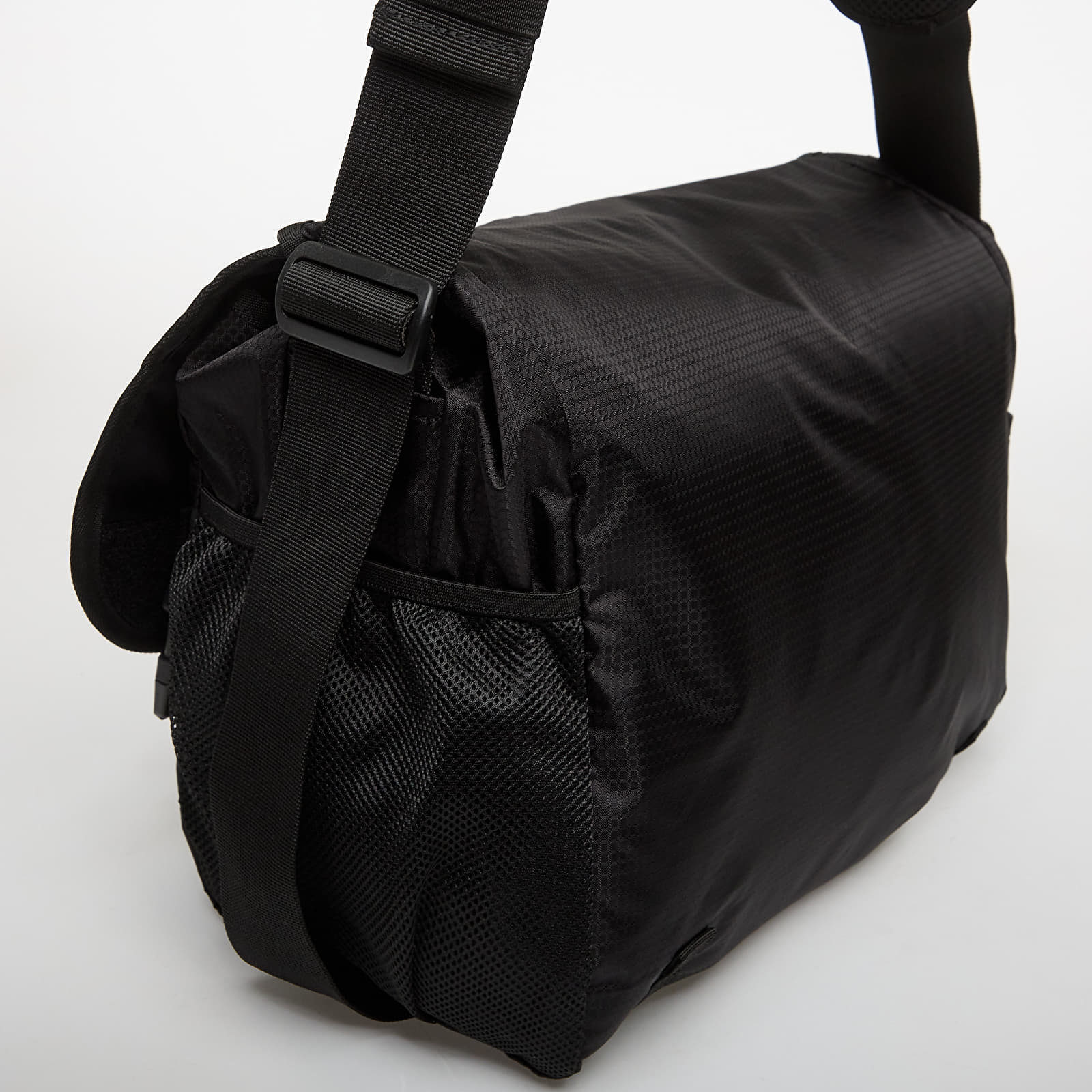 Men's Shoulder Bags Gramicci Messenger Bag Black