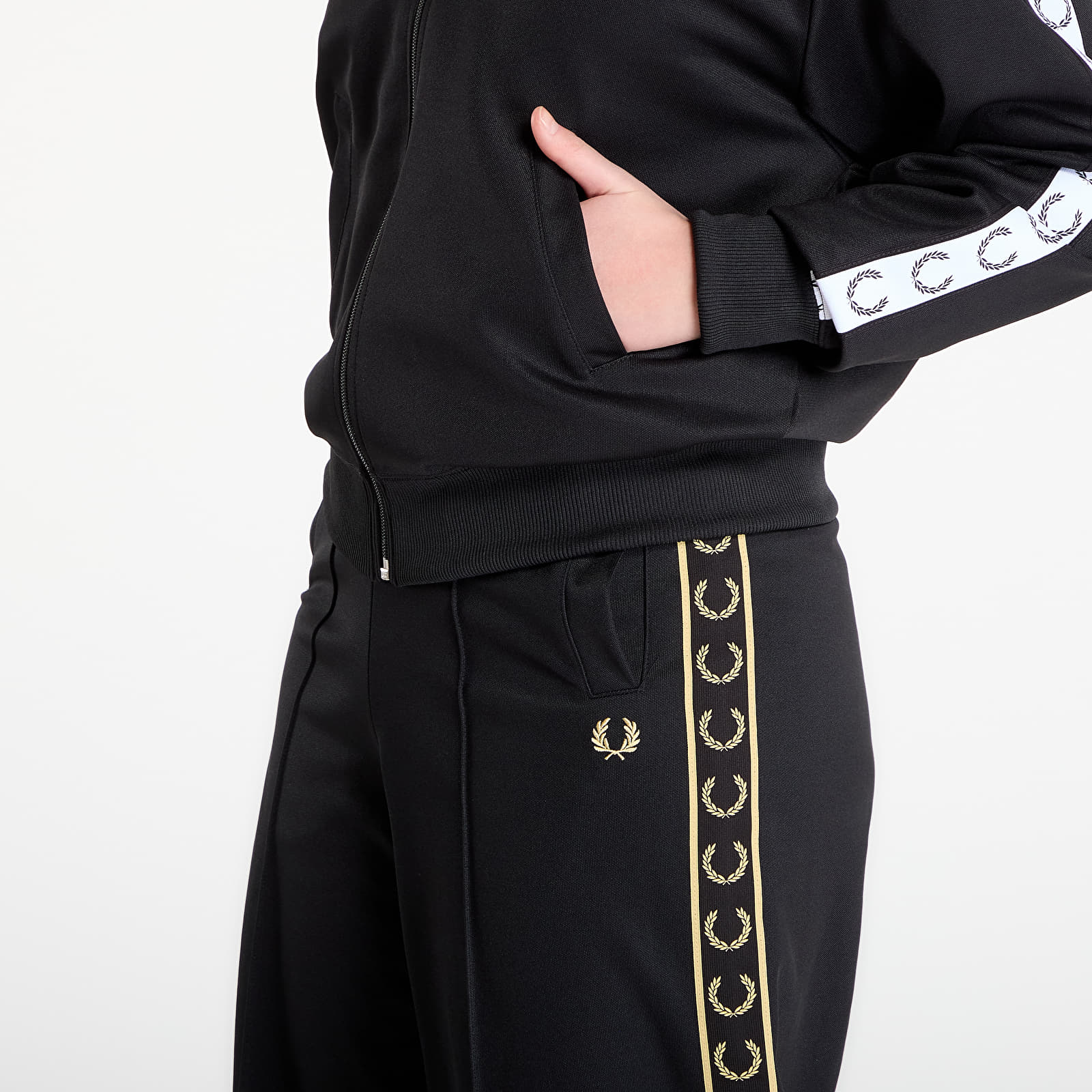 Casacos com capuz para mulher FRED PERRY Taped Track Jacket Black